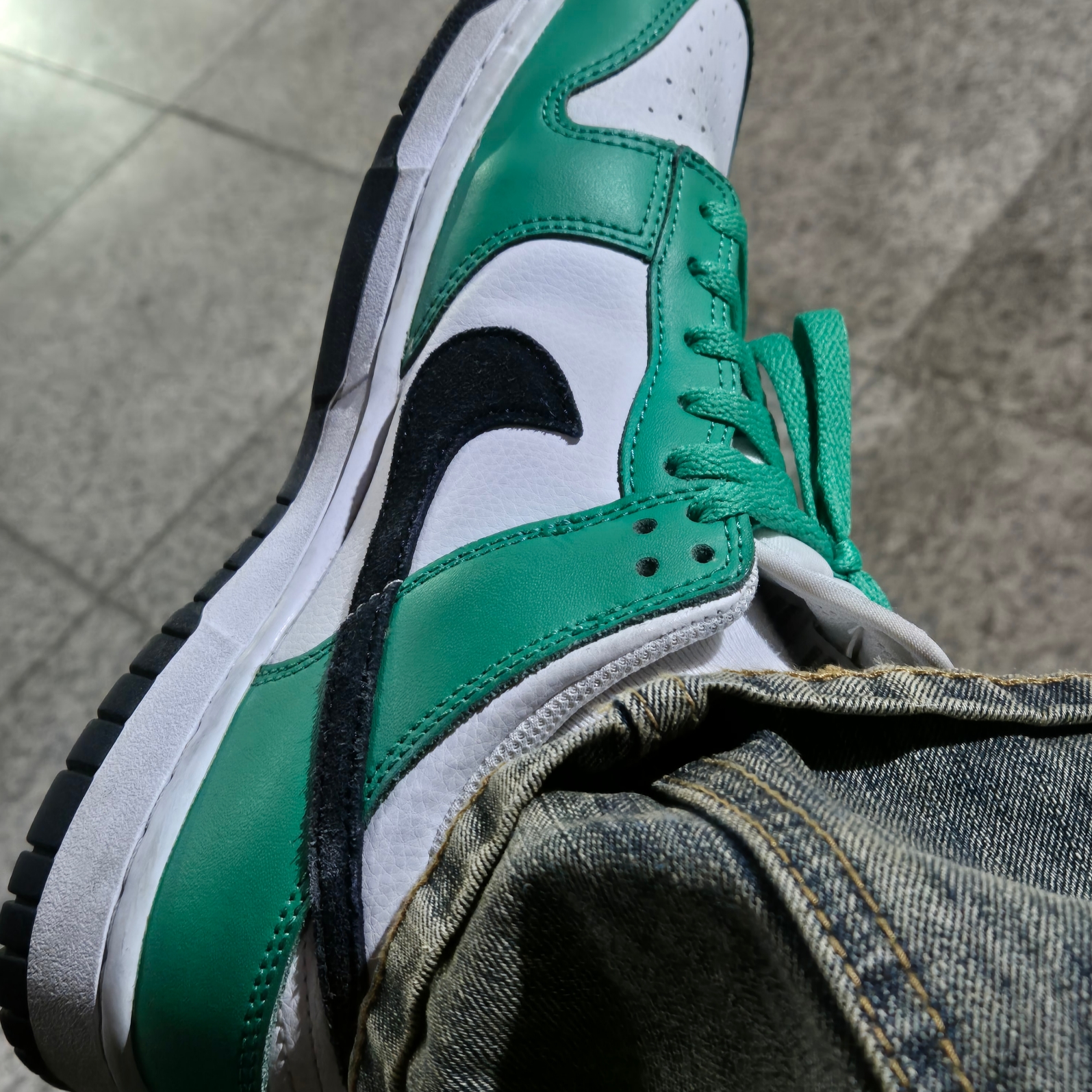 Nike Dunk Low White Green 착용 스타일 - 1