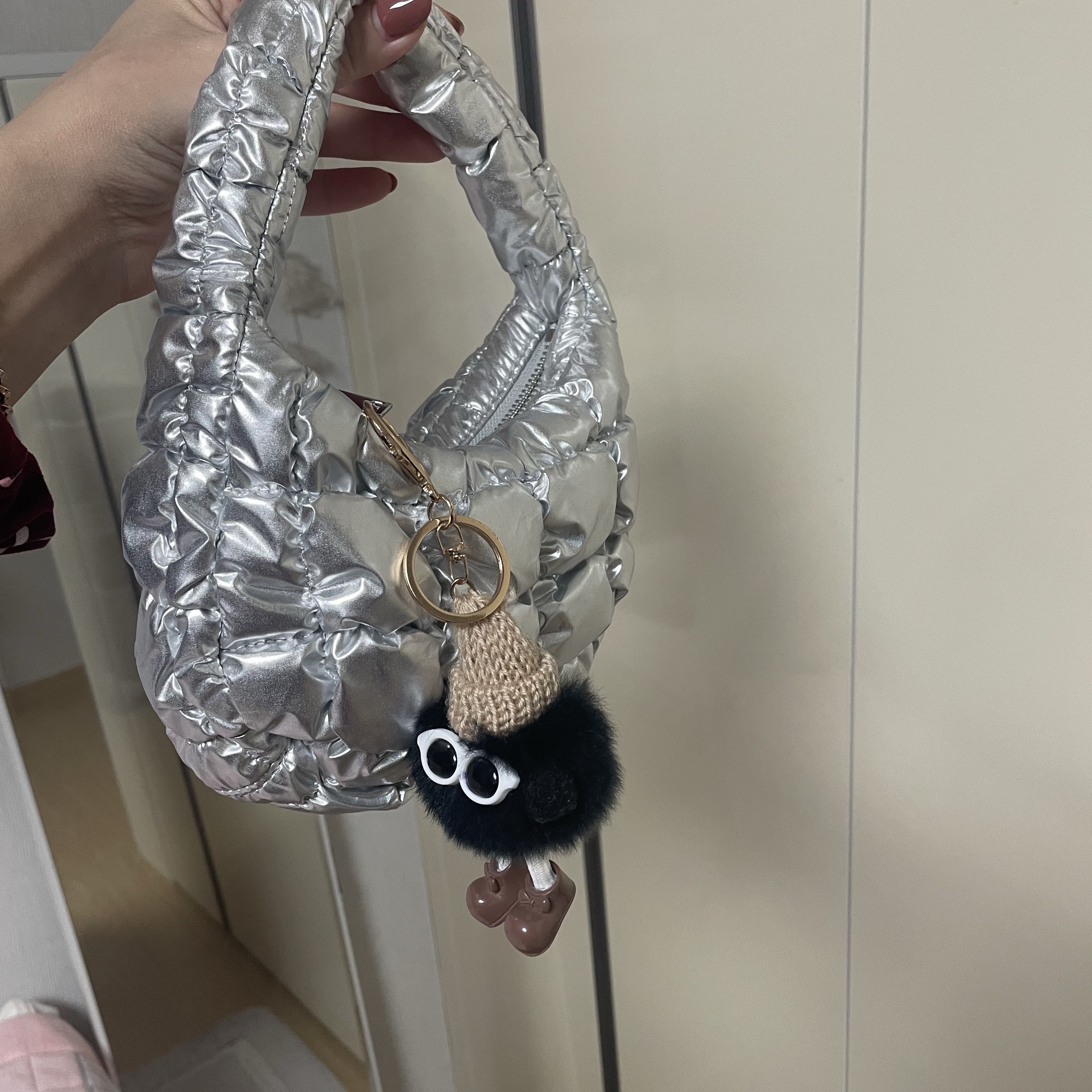 COS Quilted Micro Bag Silver 착용 스타일