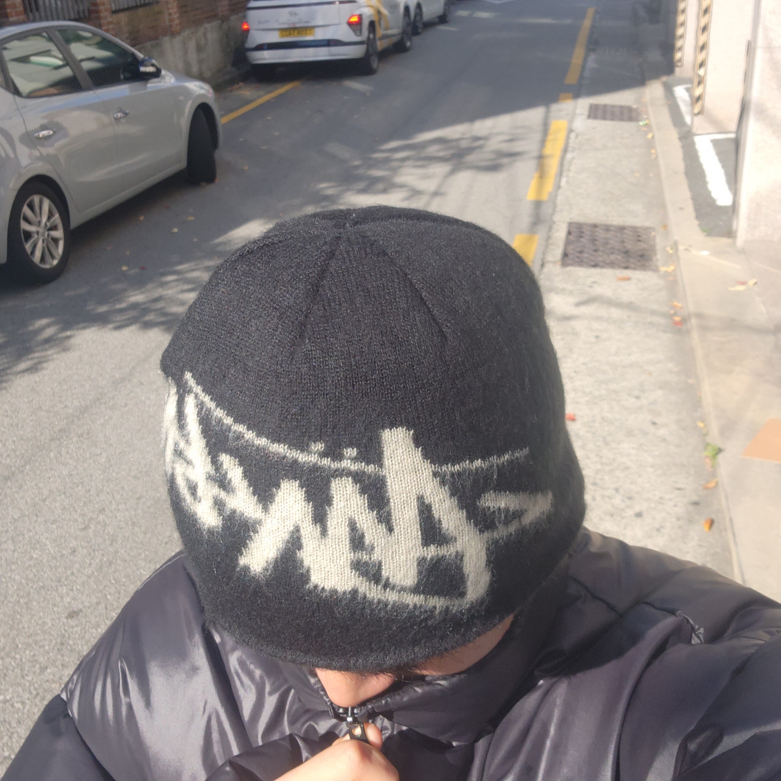 Stussy Brushed Out Stock Skullcap Beanie Black 착용 스타일 - 1