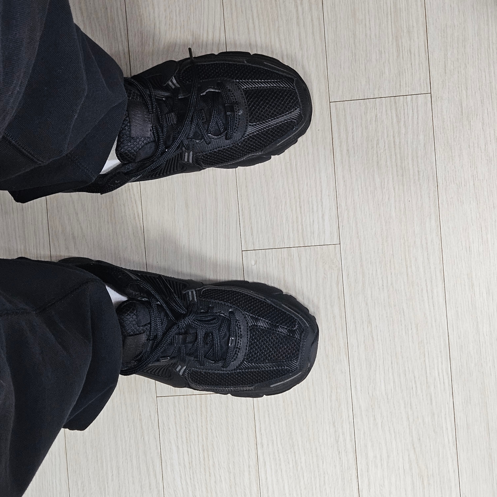 Nike Zoom Vomero 5 SP Black 착용 스타일