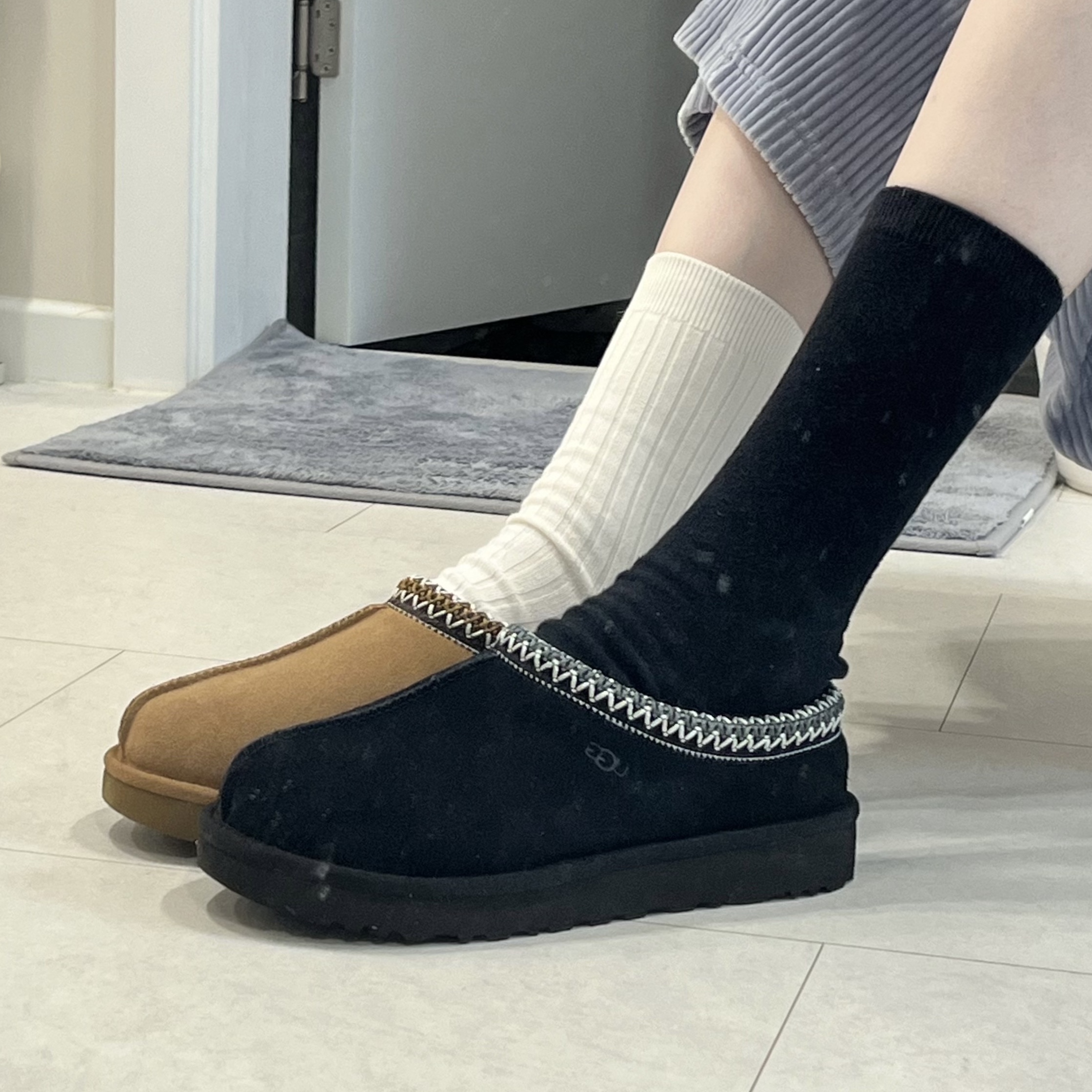 (W) UGG Tasman Slipper Chestnut, (W) UGG Tasman Slipper Black 착용 스타일 - 3
