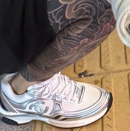 Chanel Sneakers Fabric Laminated & White Silver 착용 스타일