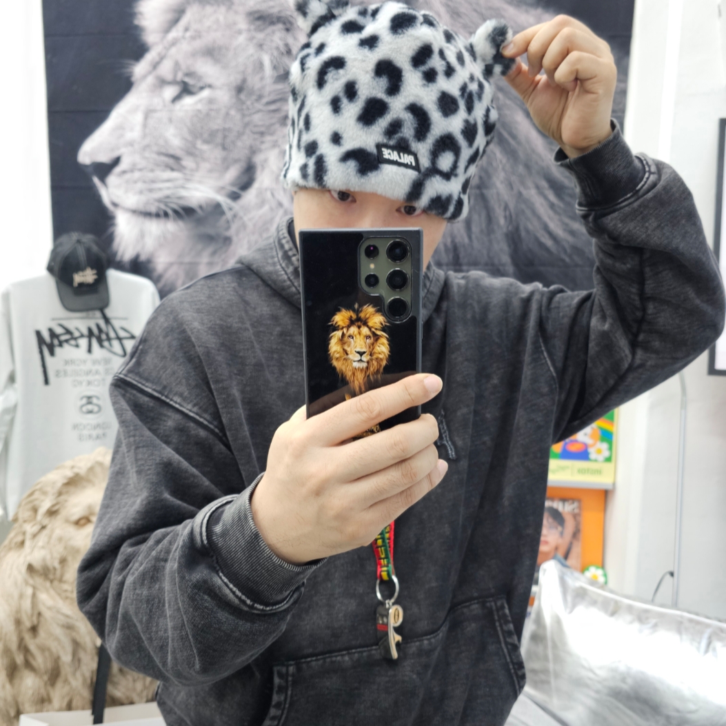 Palace Furry Ears Nein Cuff Beanie Snow Leopard - 24FW 착용 스타일