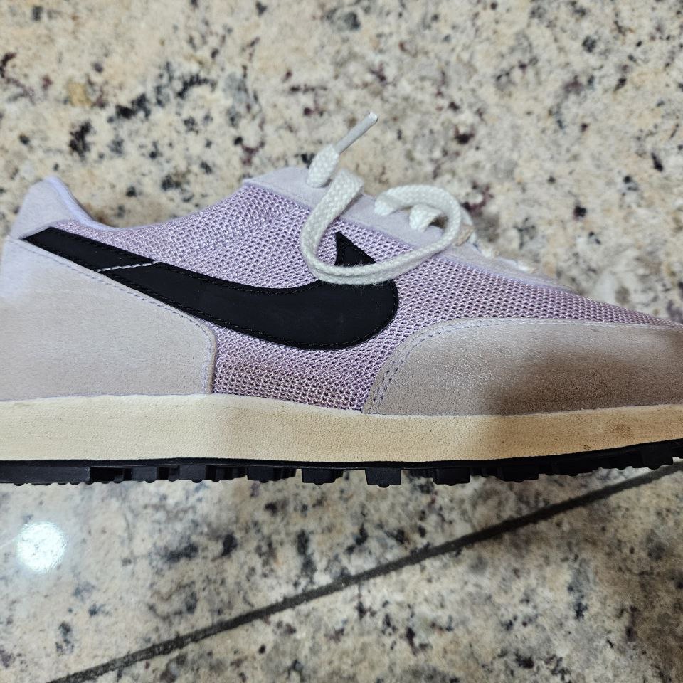 Nike Daybreak SP Lavender Mist 착용 스타일