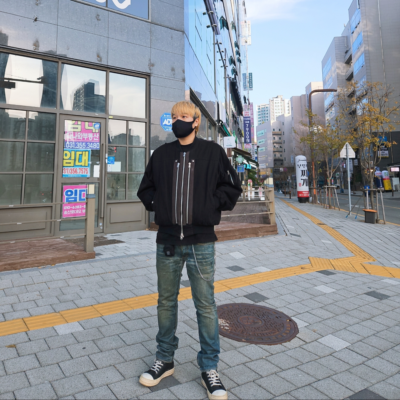 Undermycar Rumlow Back Zip Cotton Garment Bomber Dark Gull - 22FW, Rick Owens Lido Low Sneaks Black Milk 착용 스타일