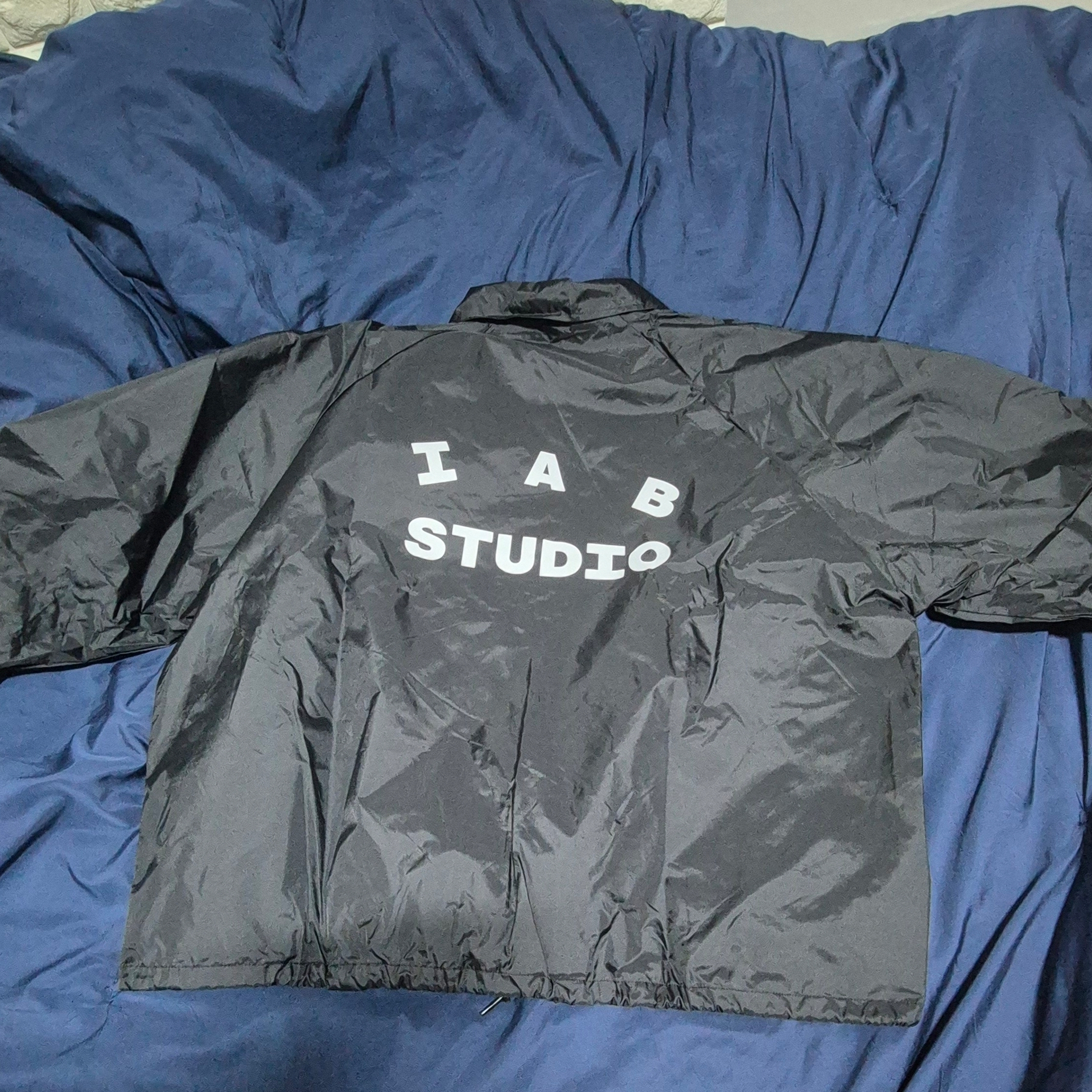 IAB Studio Coach Jacket Black 착용 스타일