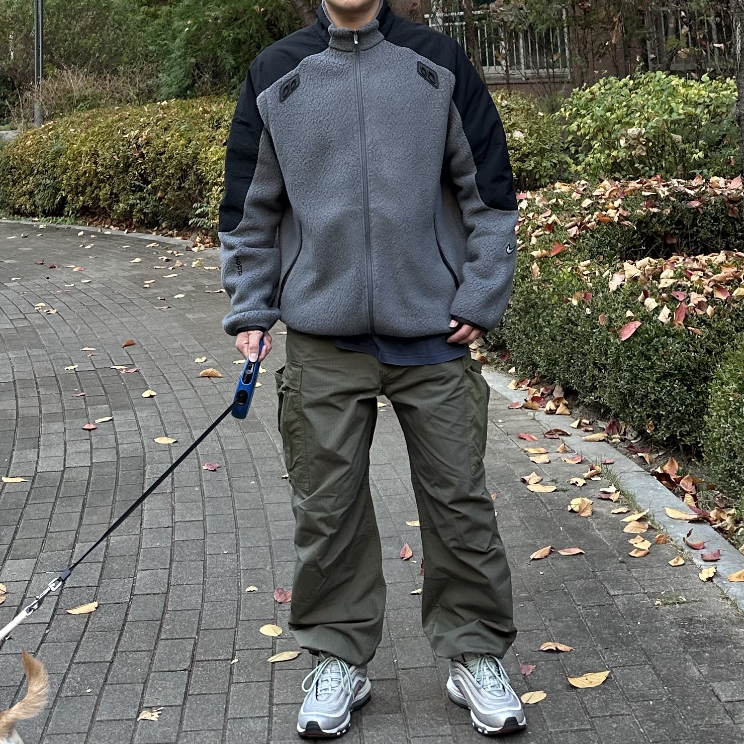 Nike x Drake Nocta 8K Peaks Track Jacket Iron Grey (DV3635-068), Nanamica Cargo Pants Khaki 착용 스타일