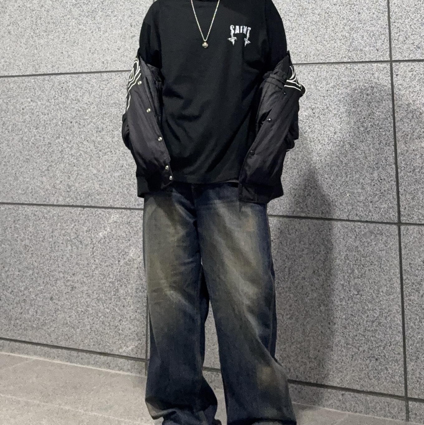 Awende Saint Black LS T-Shirt, Supreme Contrast Script Varsity Jacket Black - 20FW 착용 스타일 - 2