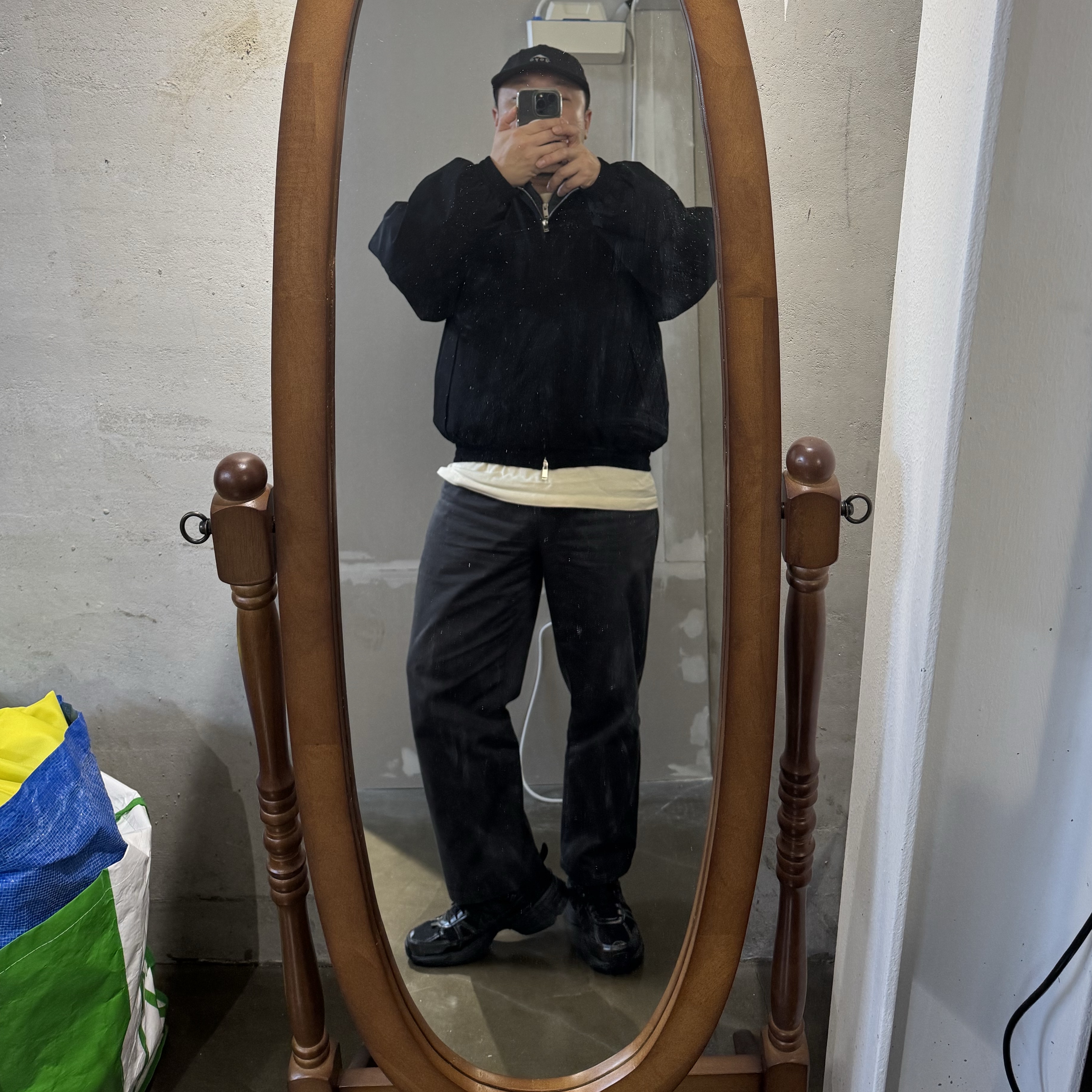 Nike V2K Run Black Anthracite 착용 스타일