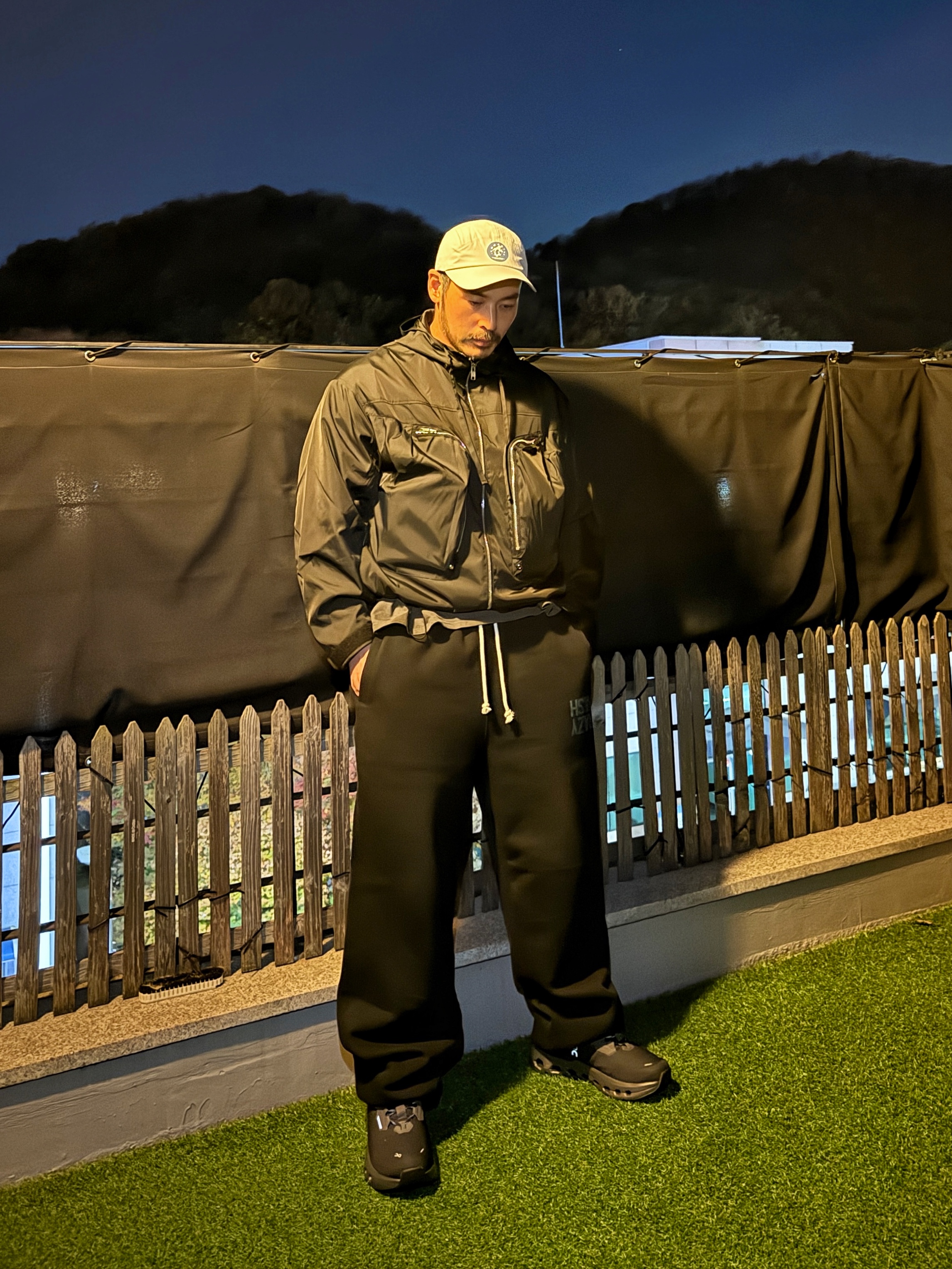 On Running Cloudmonster All Black 착용 스타일 - 2