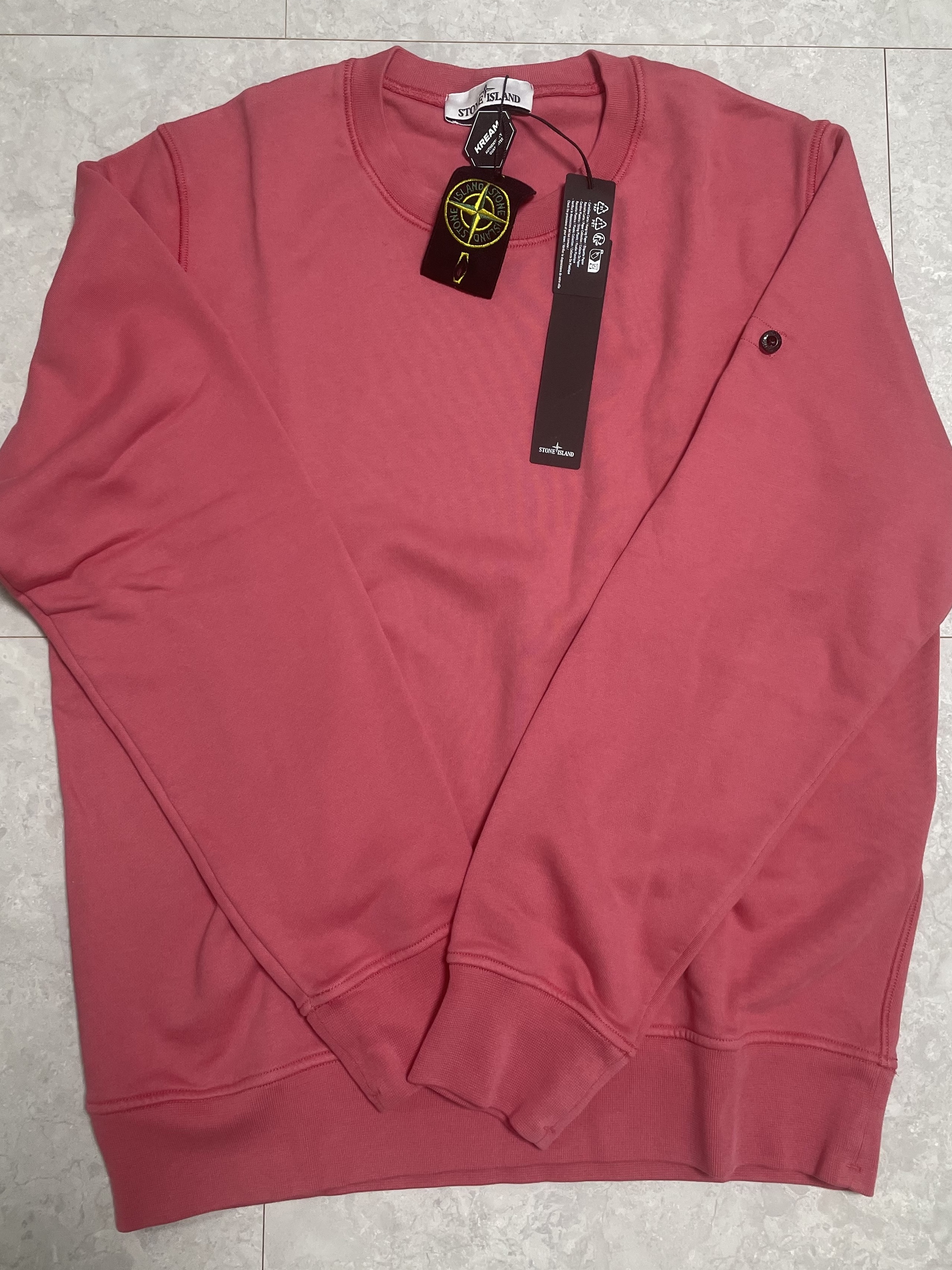 Stone Island 63051 Cotton Fleece Garment Dyed Sweatshirt Cyclamen - 23SS 착용 스타일