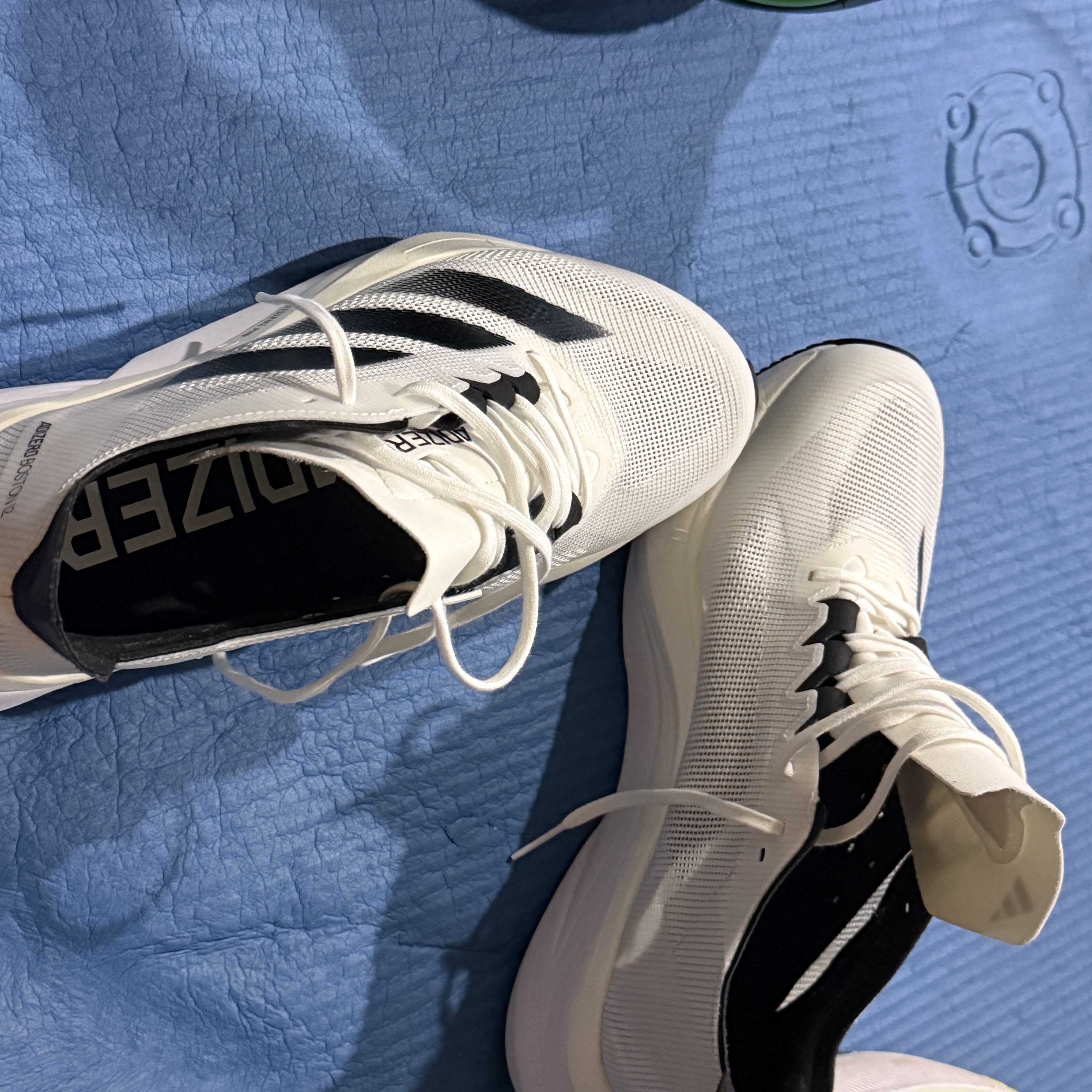 Adidas Adizero Boston 12 Cloud White Core Black Night Metallic 착용 스타일