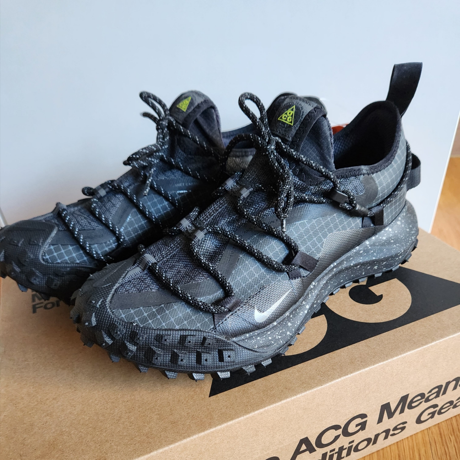 Nike ACG Mountain Fly Low Gore-Tex SE Dark Smoke Grey 착용 스타일