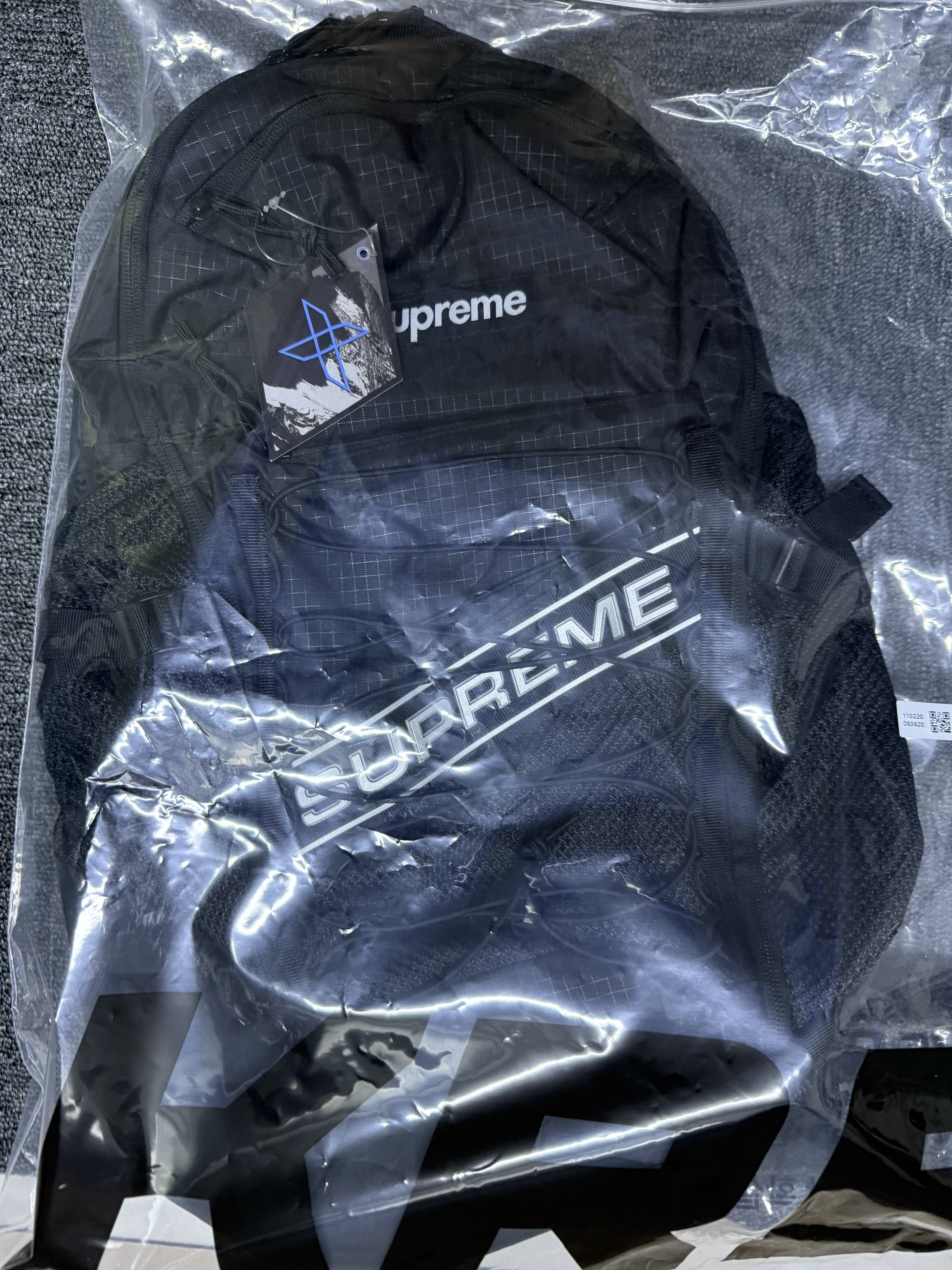 Supreme Backpack Black - 23FW 착용 스타일 - 2