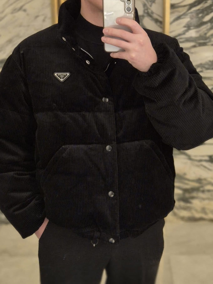 Prada Corduroy Velvet Down Jacket Black 착용 스타일 - 1
