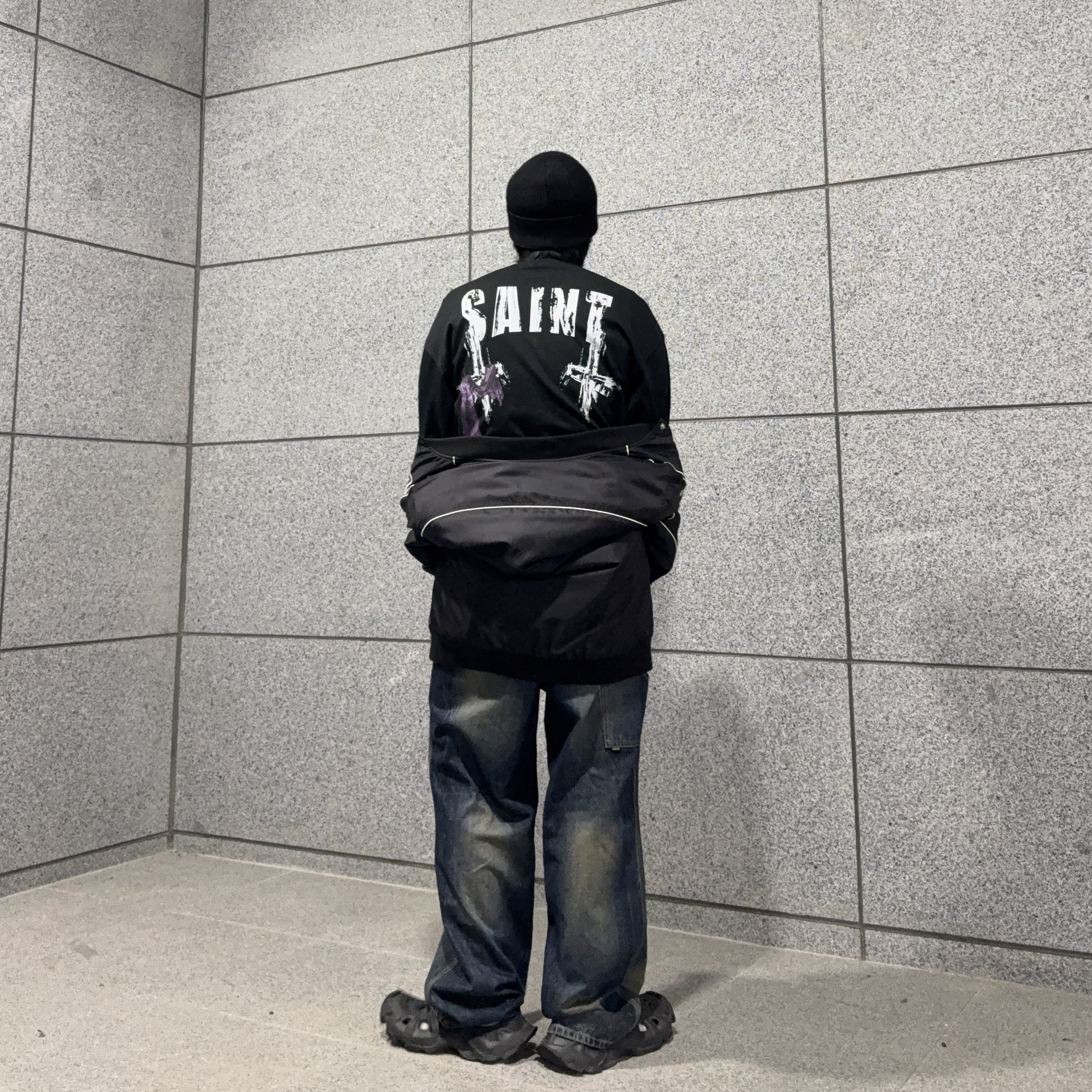 Awende Saint Black LS T-Shirt, Supreme Contrast Script Varsity Jacket Black - 20FW 착용 스타일 - 3