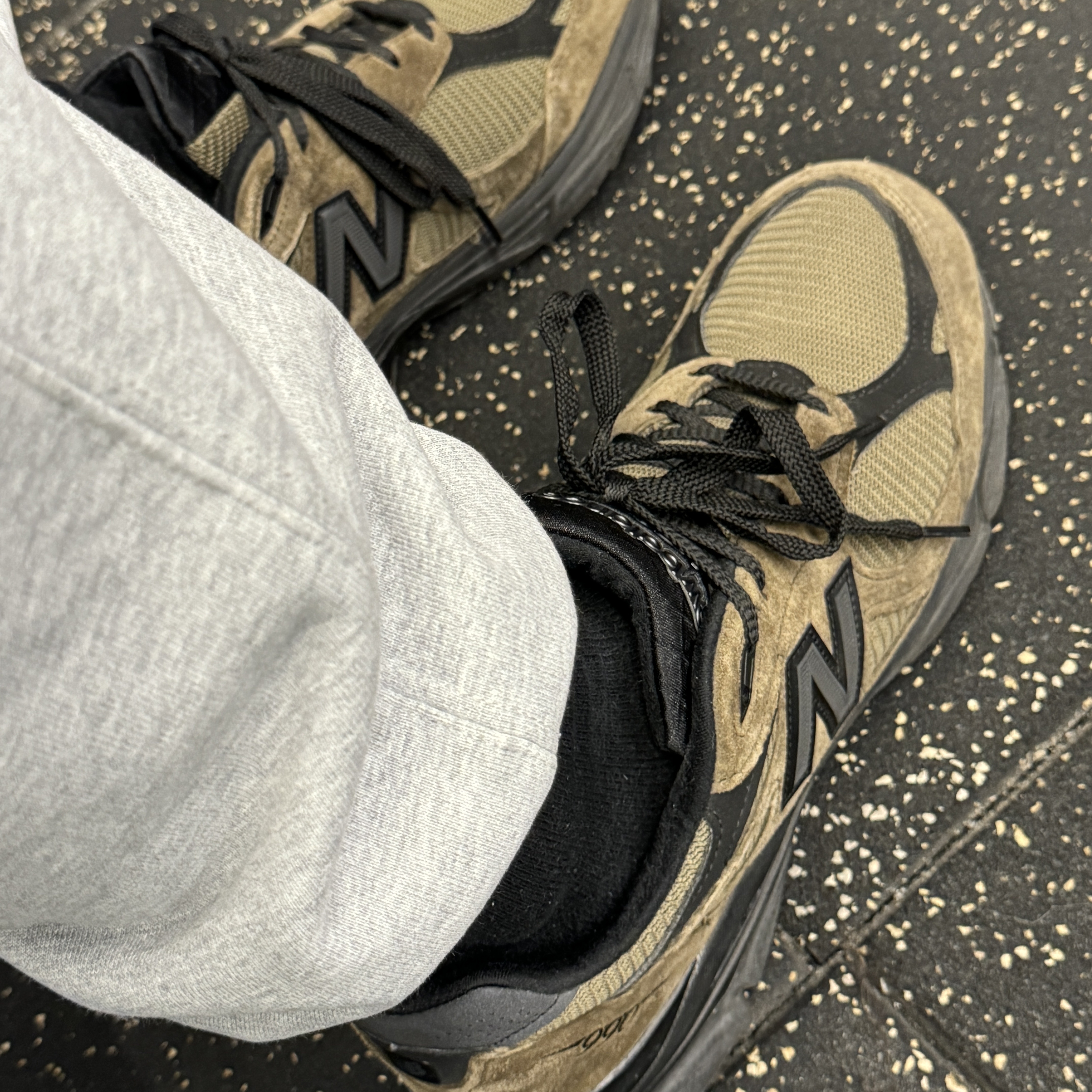 New Balance x JJJJound 990v3 Brown Black 착용 스타일