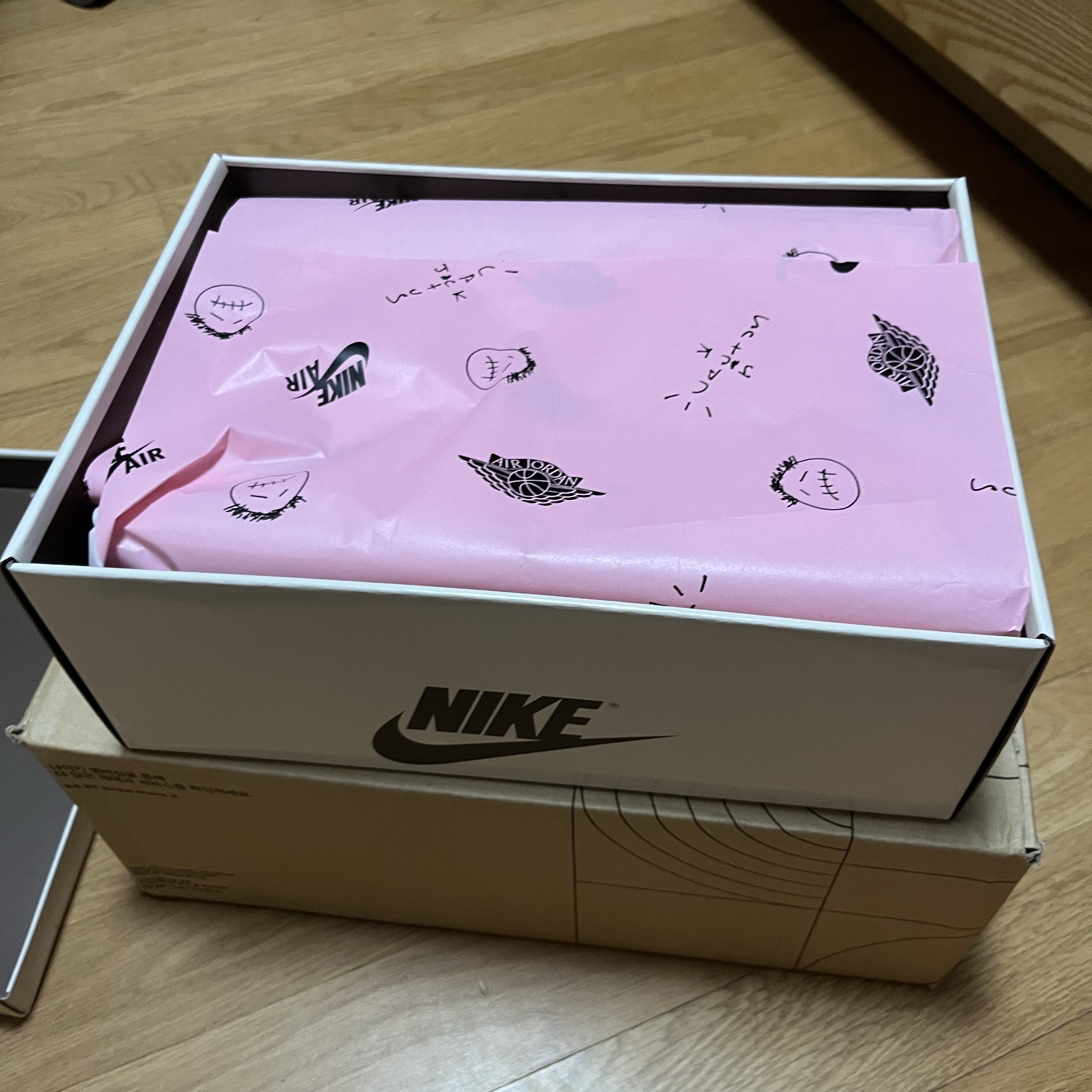 Jordan 1 x Travis Scott Retro Low OG SP Reverse Olive 착용 스타일 - 7