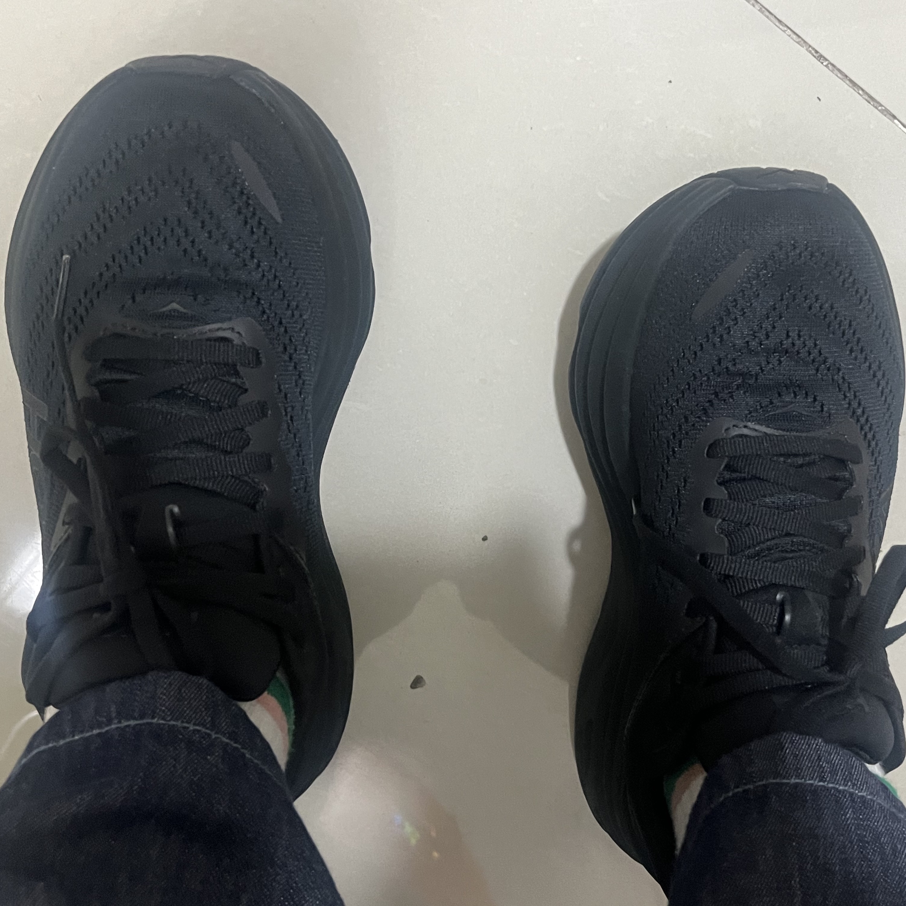 (W) Hoka Bondi 8 Black - Wide 착용 스타일 - 2