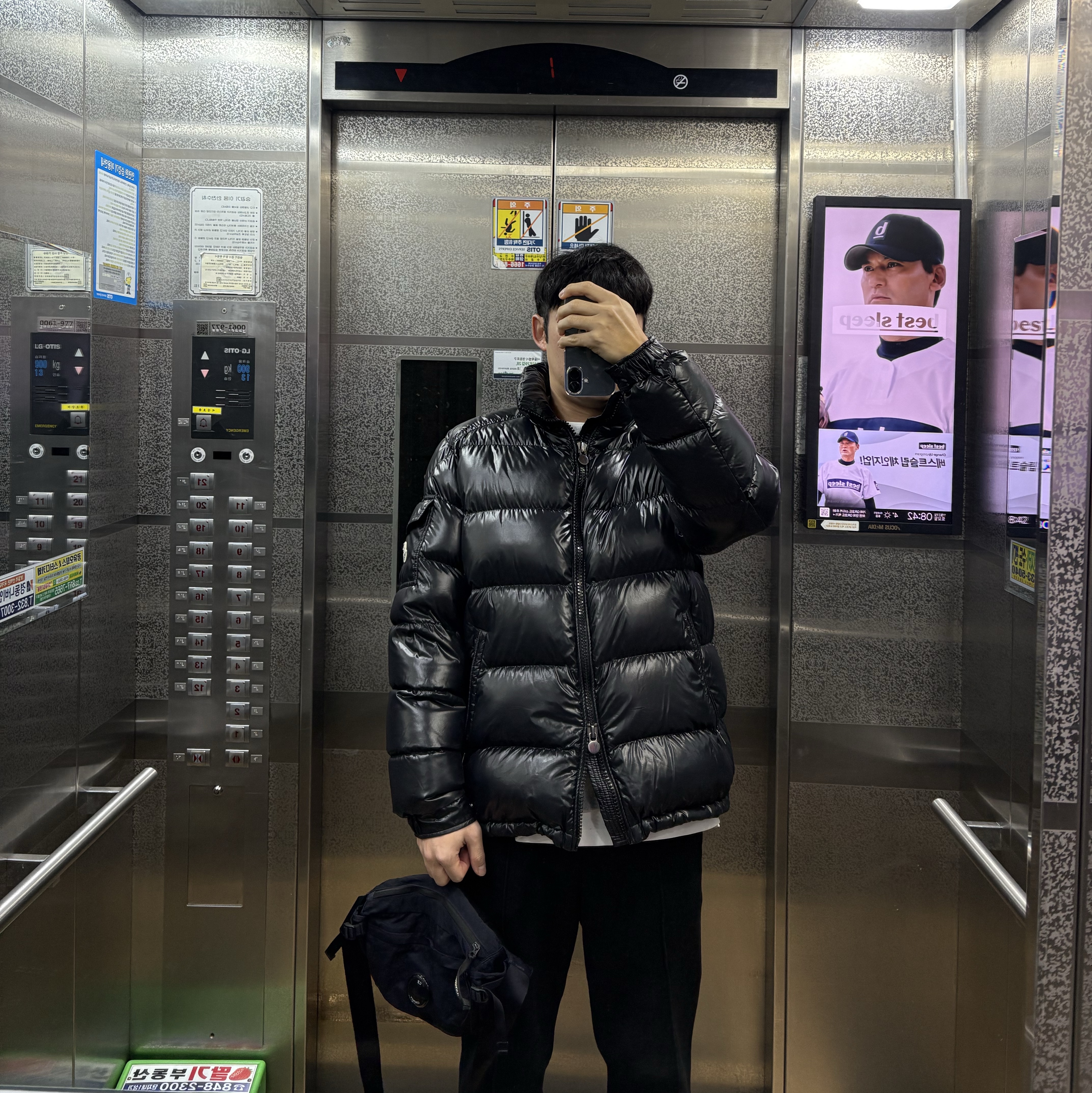 Moncler Maya Short Down Jacket Black - 23FW, C.P. Company Crossbody Bag Black - 24FW 착용 스타일