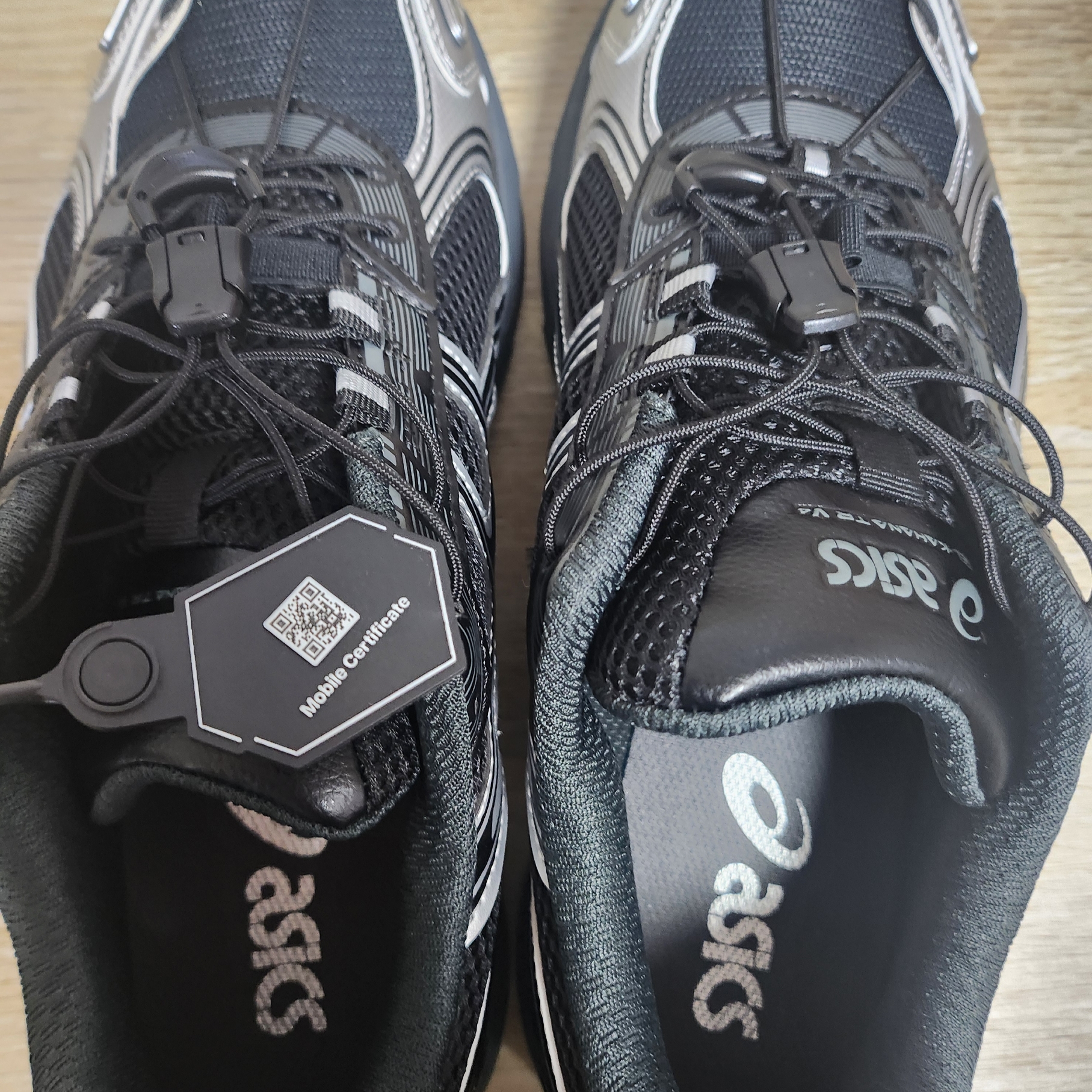 Asics Gel-Kahana TR V4 Carbon Black 착용 스타일 - 2