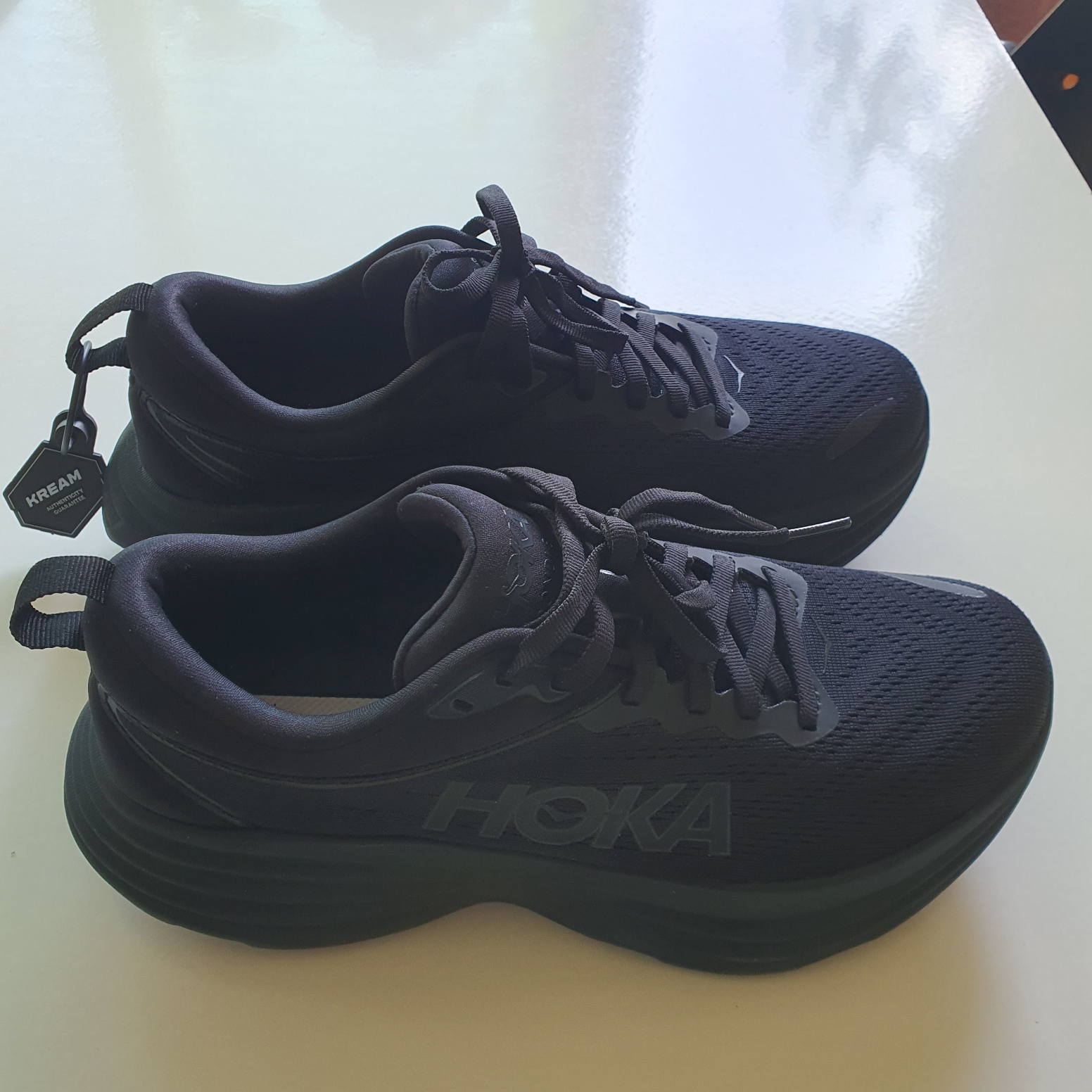 Hoka Bondi 8 Black - Regular 착용 스타일 - 3