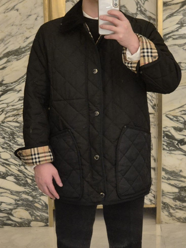 Burberry Corduroy Collar Diamond Quilted Barn Jacket Black 착용 스타일 - 2