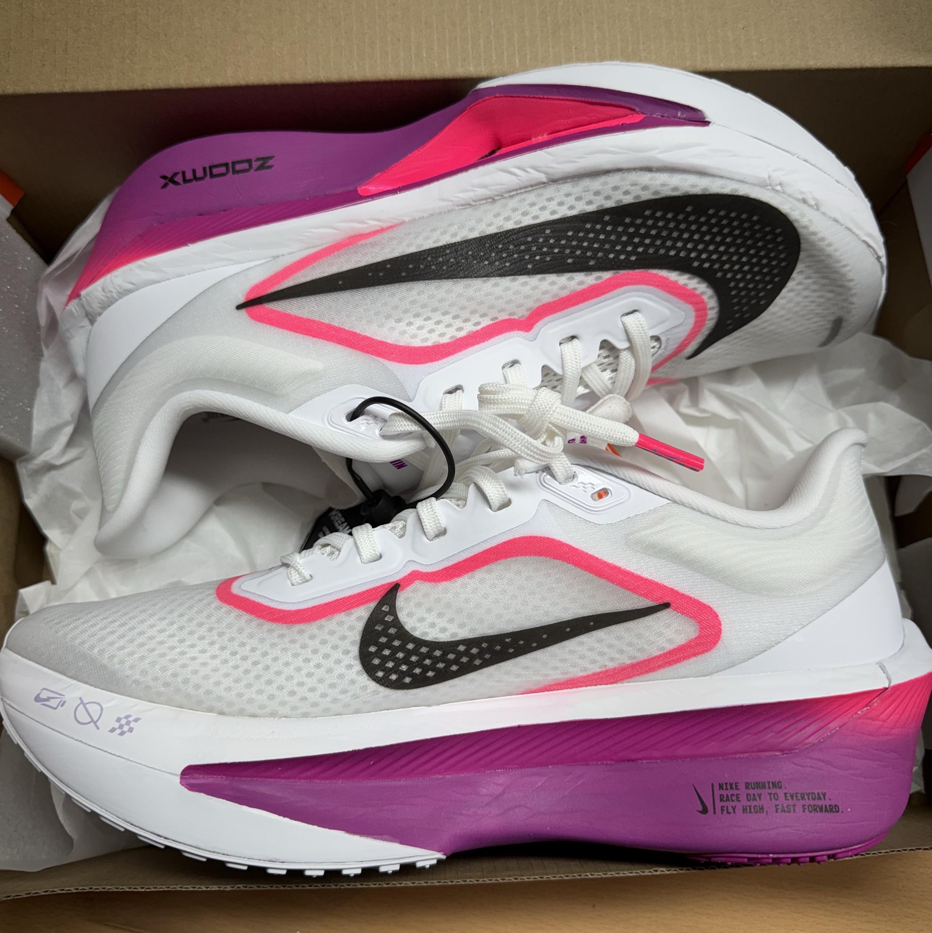Nike Zoom Fly 6 White Vivid Grape 착용 스타일