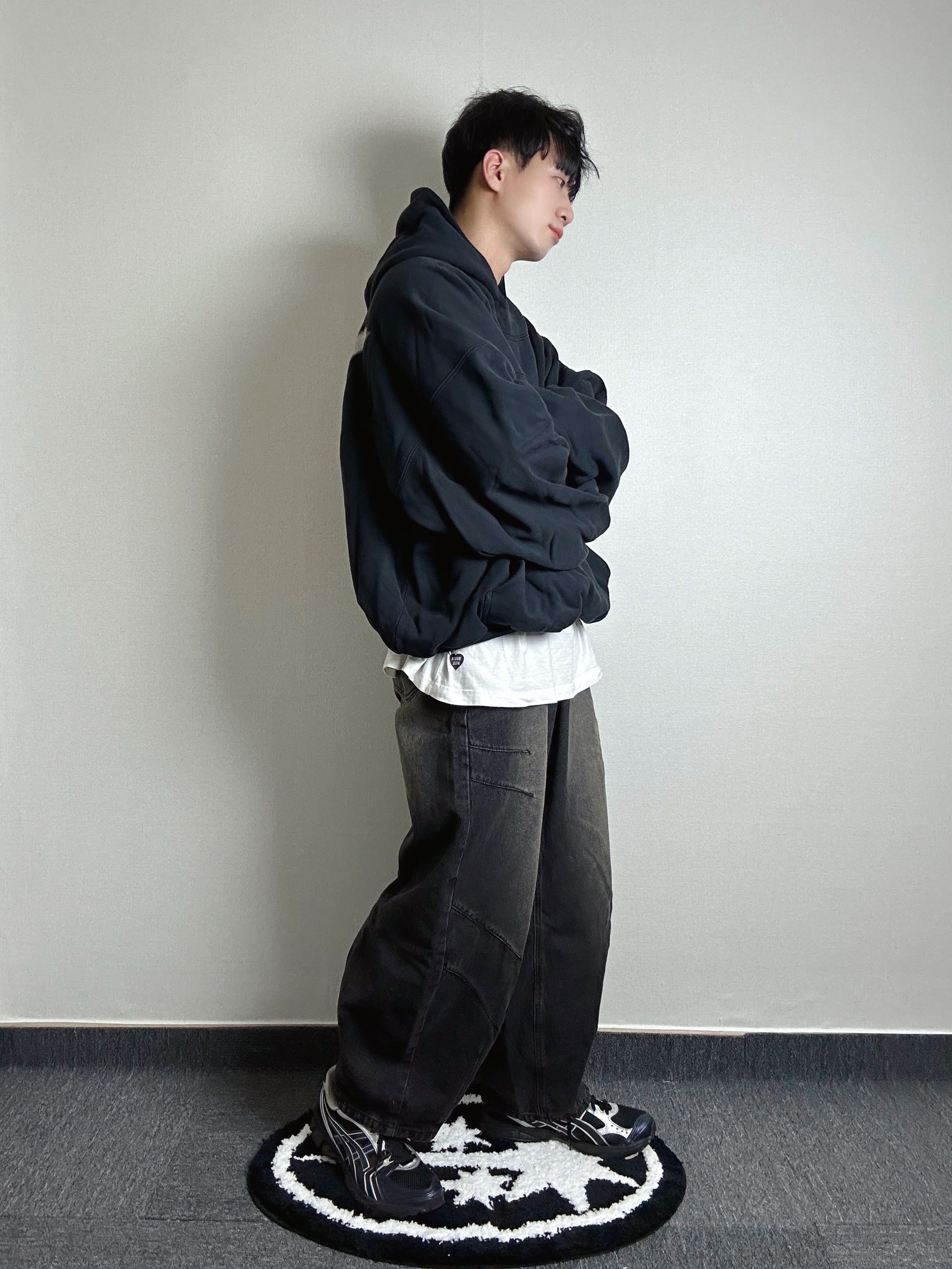 Yeezy Gap Engineered By Balenciaga Dove Hoodie Washed Black, Asics x Atmos x Undermycar Gel-Kayano 14 Black Pure Silver 착용 스타일 - 4