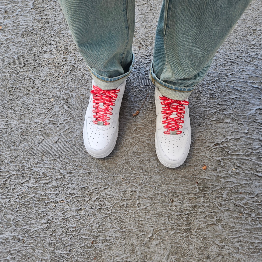 Nike x Supreme Air Force 1 Low White 착용 스타일 - 2