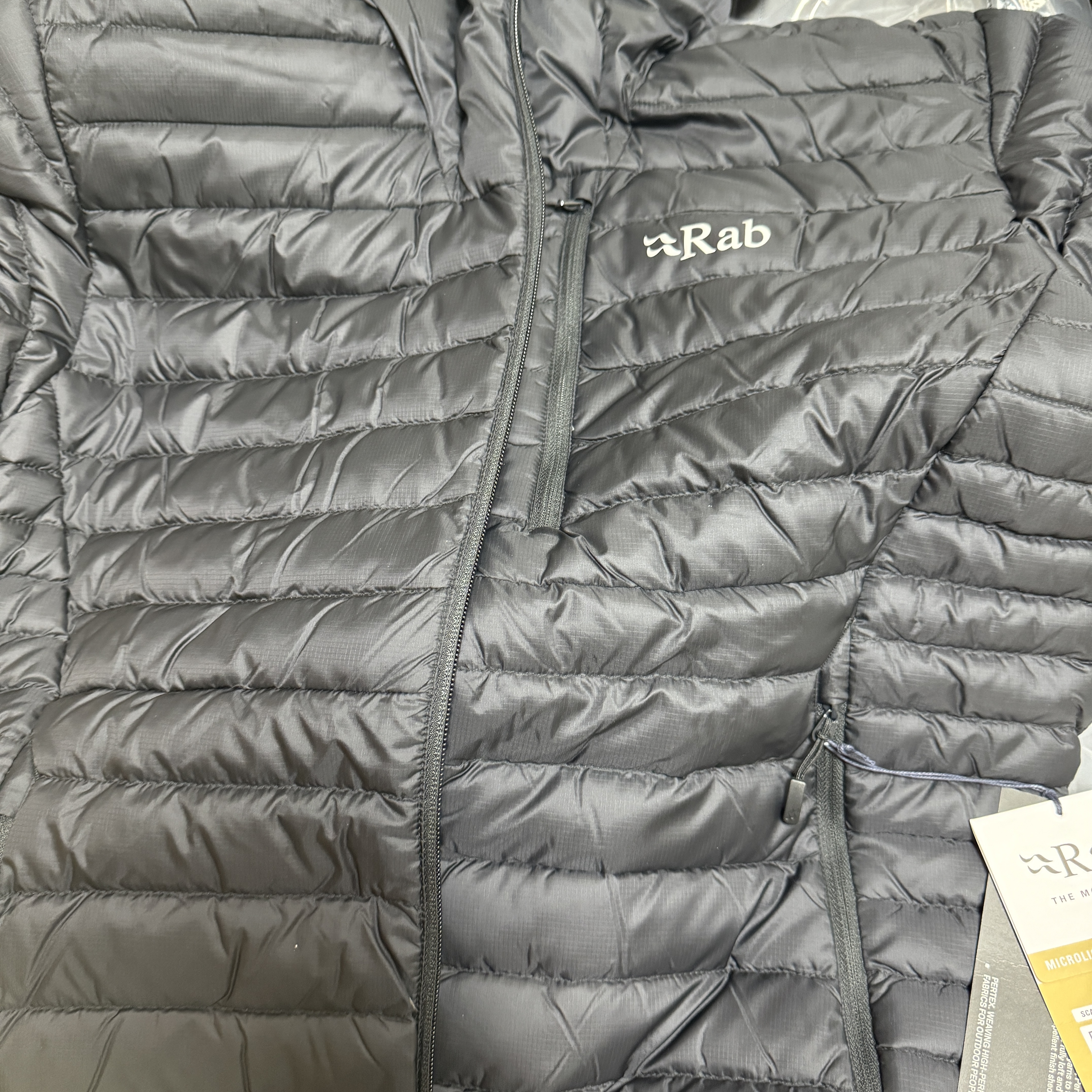 Rab Microlight Alpine Jacket Black 착용 스타일