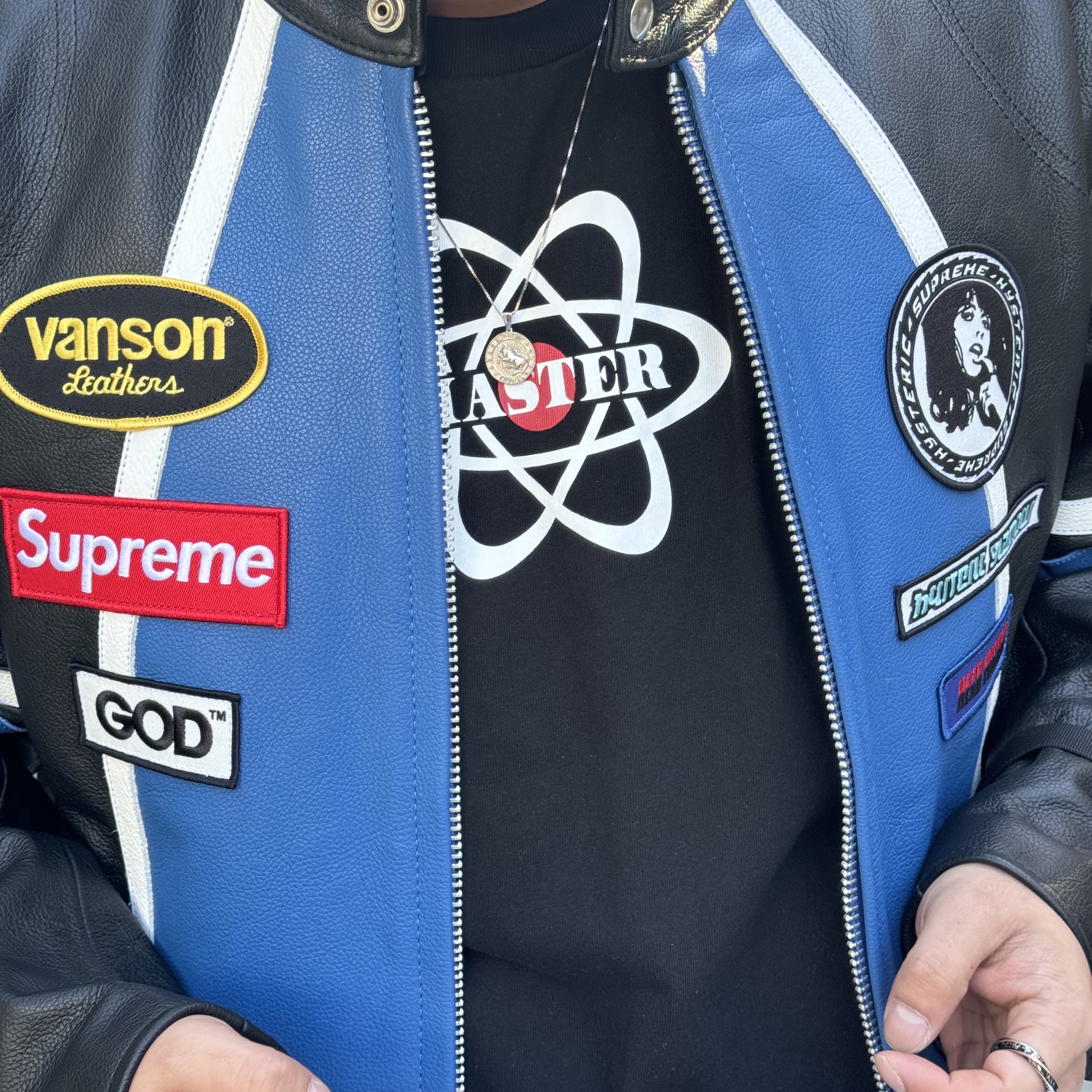 Supreme Gore-Tex Dog Jacket TrueTimber HTC Fall Camo - 24FW, Supreme x Hysteric Glamour Vanson Leathers Jacket Black - 24FW 착용 스타일 - 5