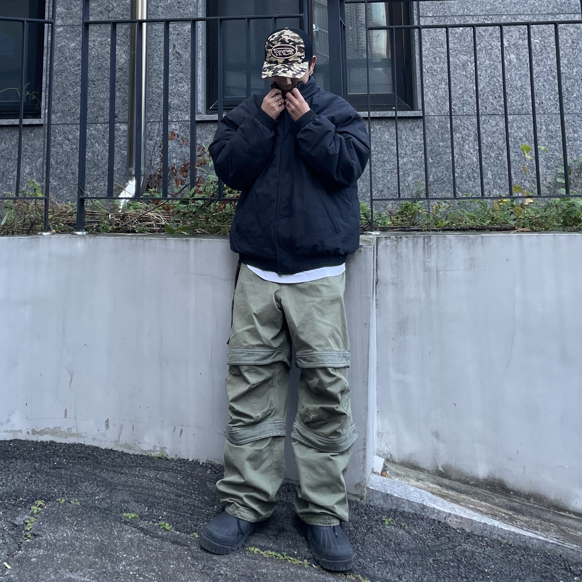 Farfromwhat Far Layered Work Pants Olive, Supreme Team Puffy Jacket Black - 20SS 착용 스타일 - 1
