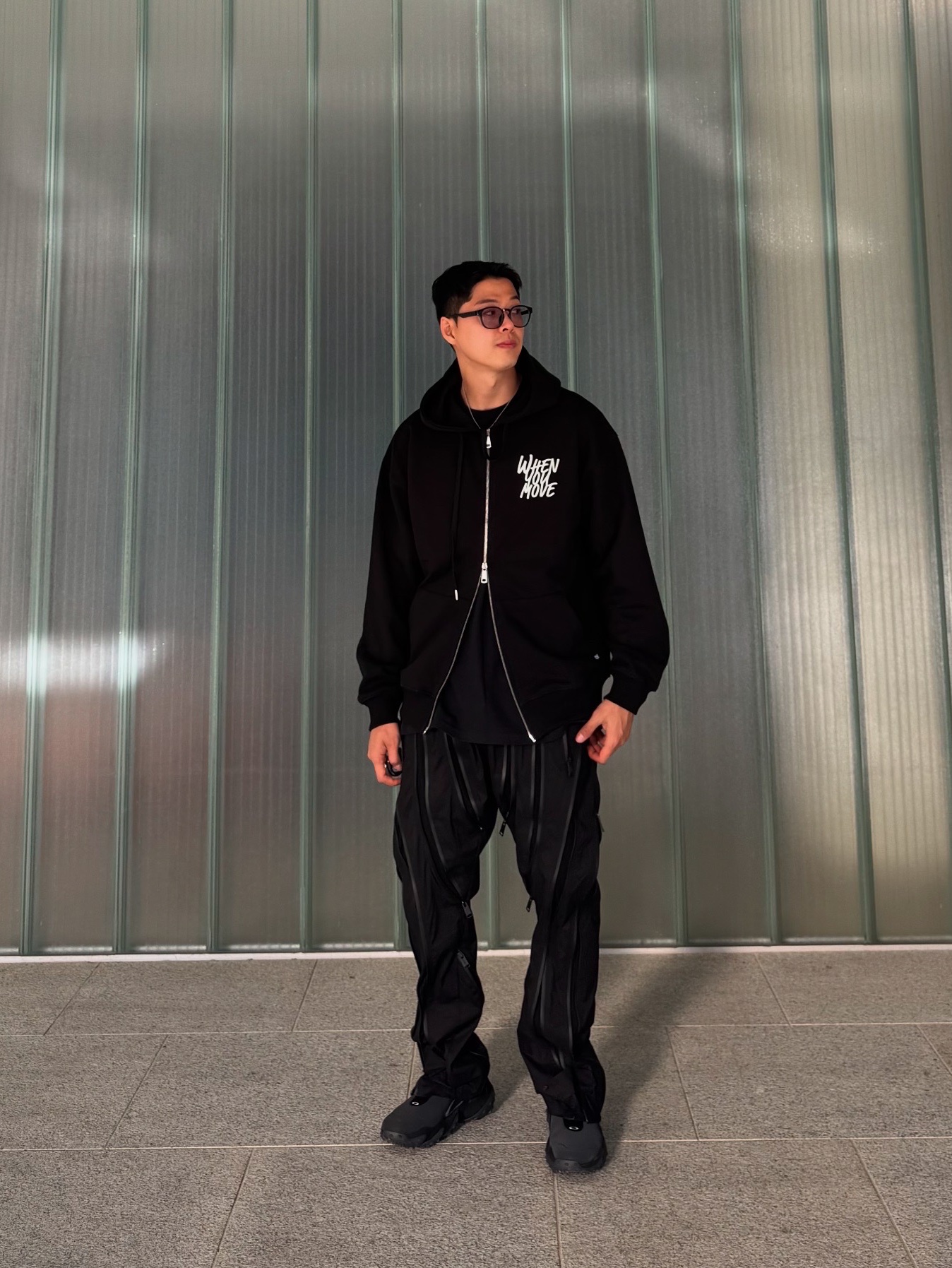 Oakley Edge Icon Blackout 착용 스타일 - 5