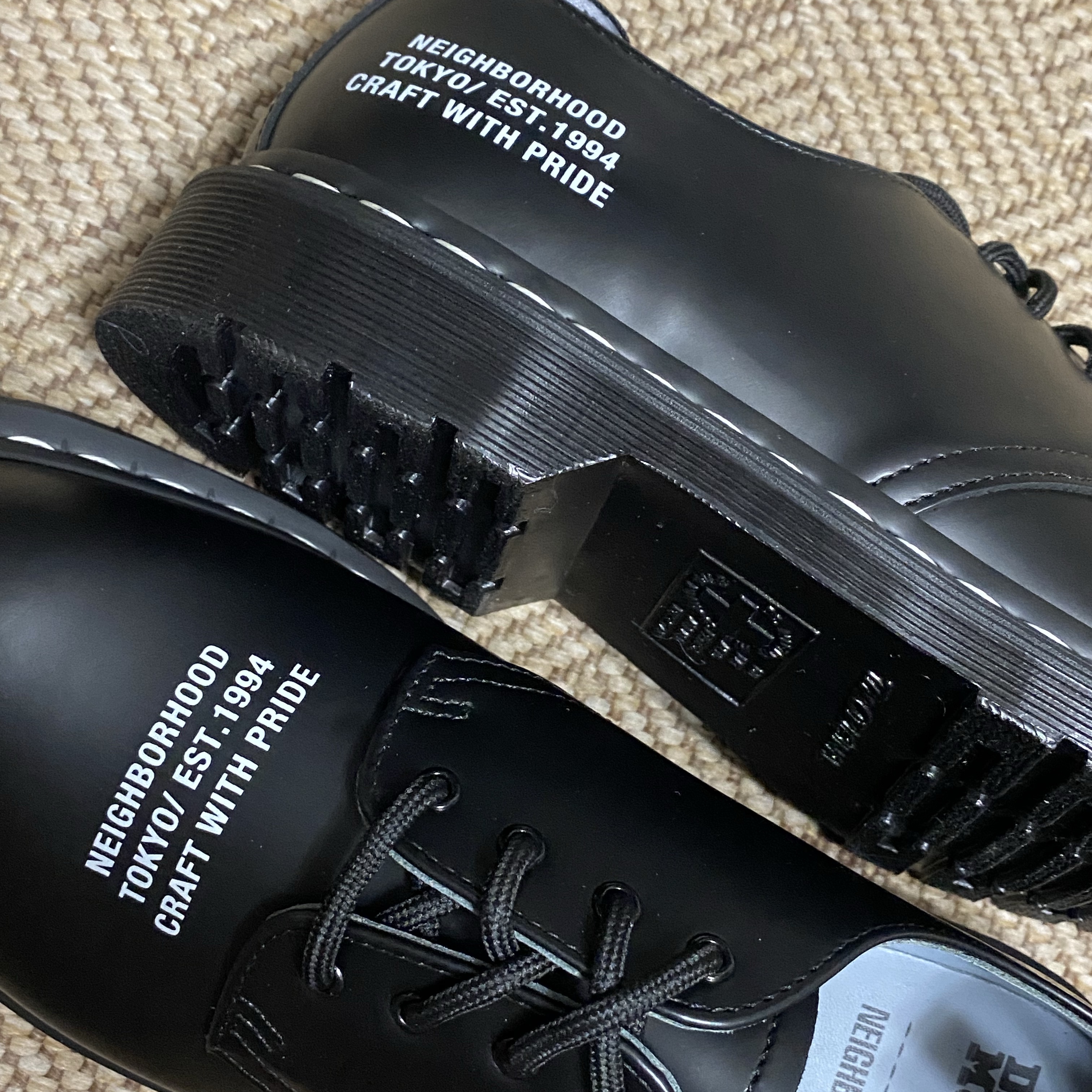 Dr. Martens x Neighborhood Smiths Smooth Leather Black 착용 스타일
