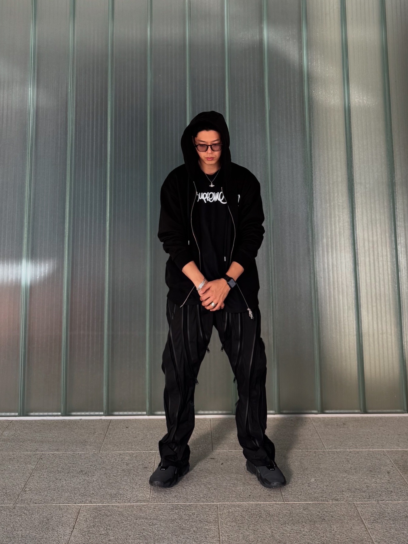 Oakley Edge Icon Blackout 착용 스타일 - 2