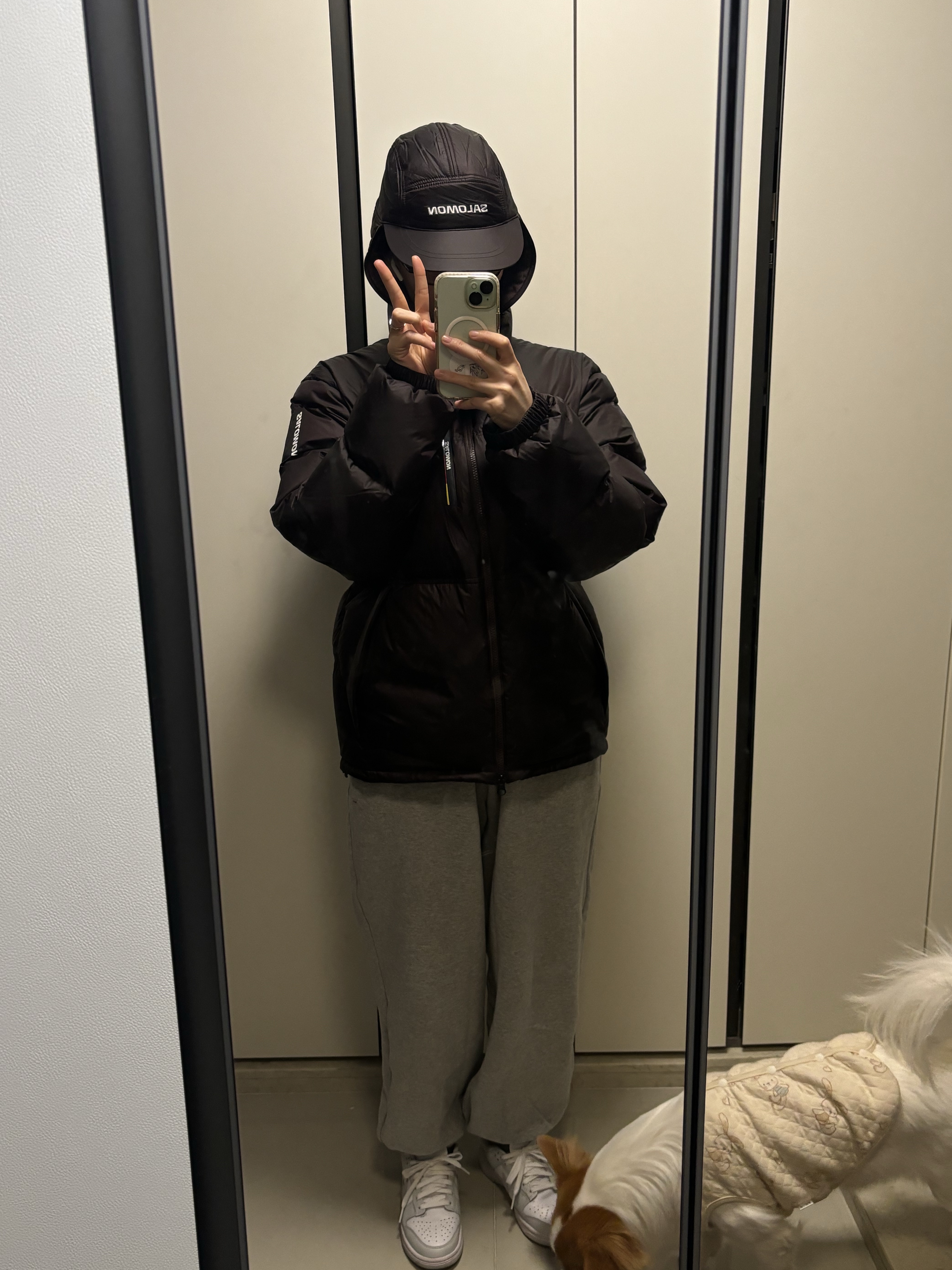 Salomon Contour Down Jacket Chocolate, Salomon Thermo Trapper Hat Chocolate 착용 스타일 - 1