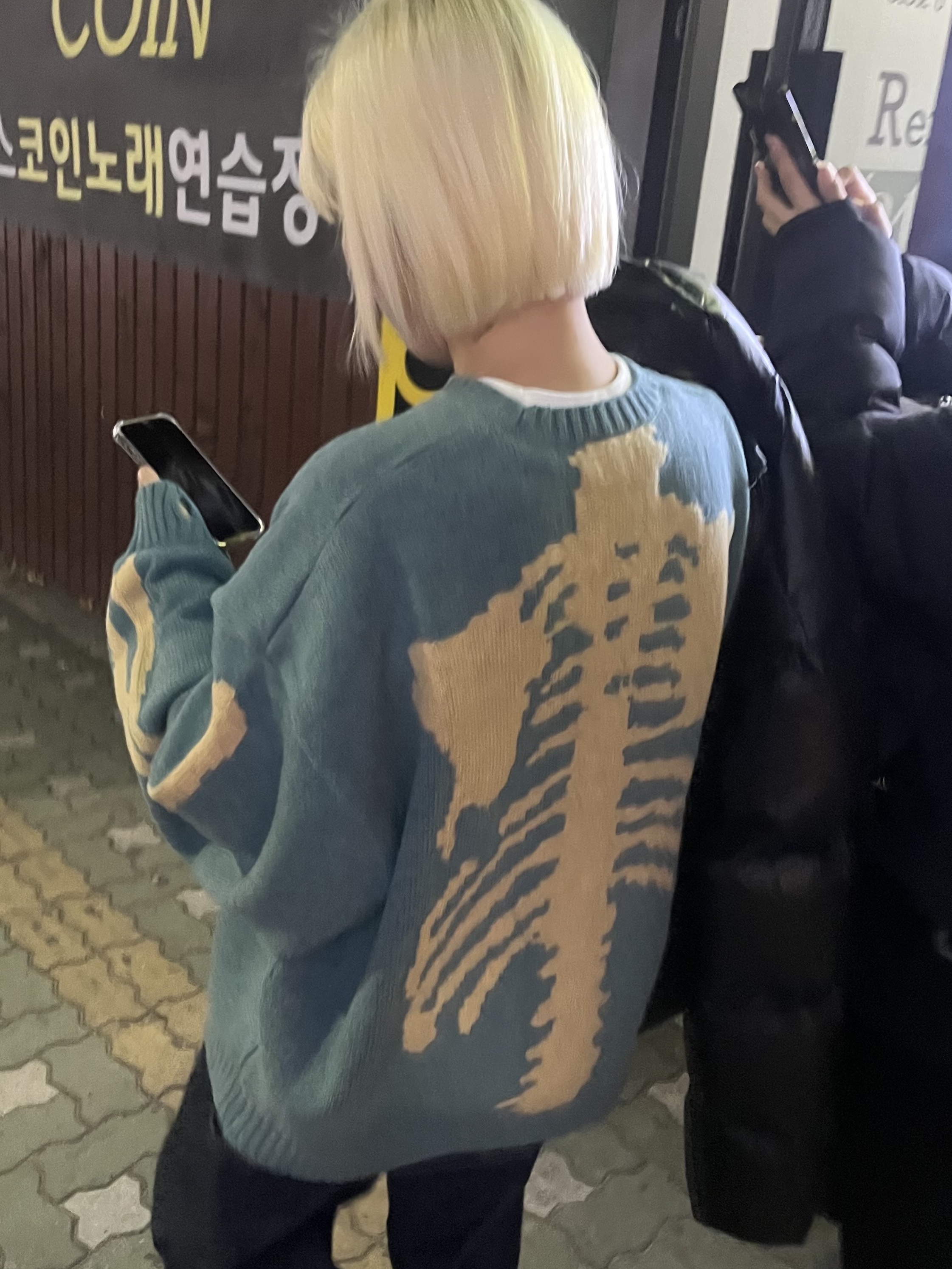 Kapital 5G Wool Bone Crewneck Sweater Saxophone 착용 스타일