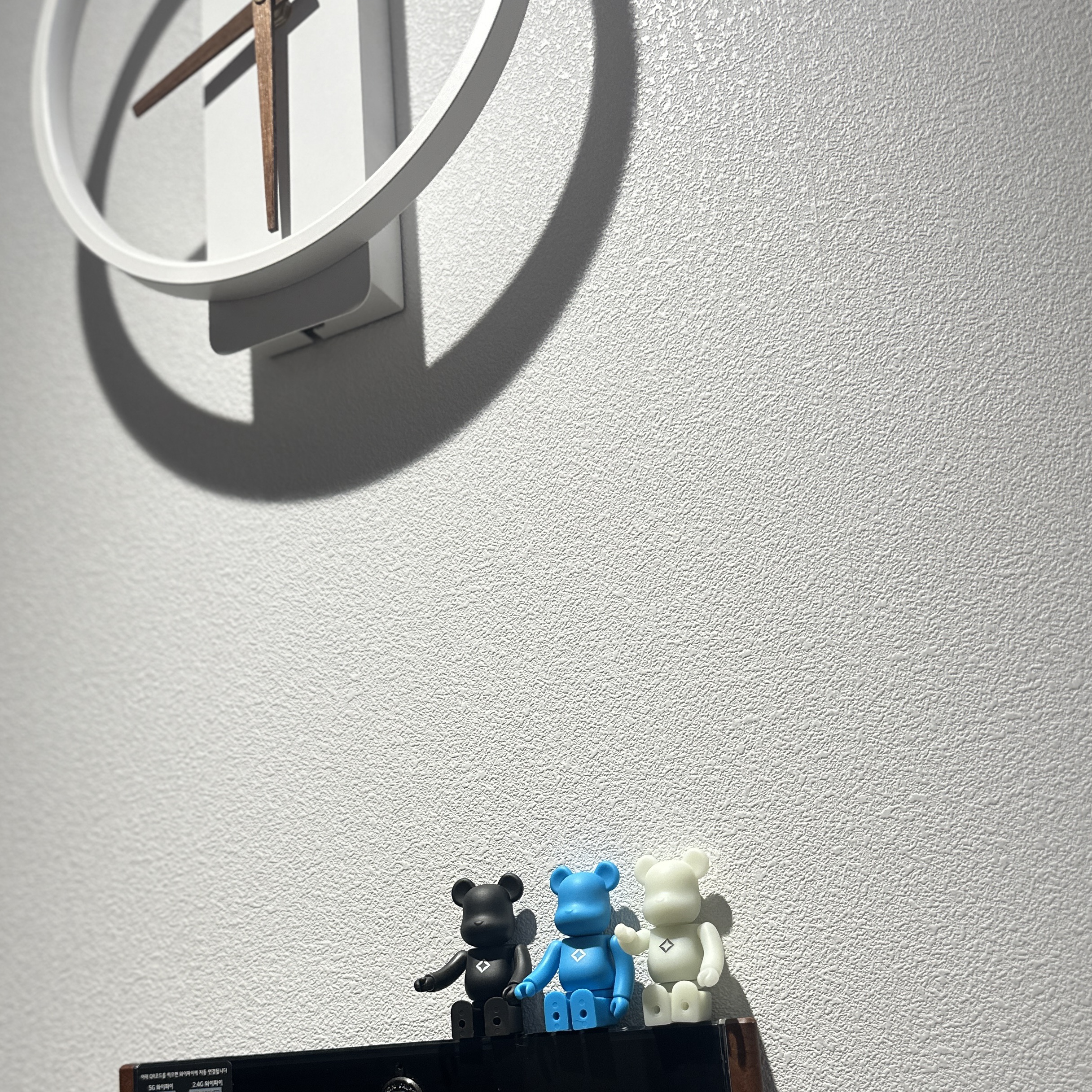 Bearbrick x Helinox 15th Anniversary Glow 100% 착용 스타일