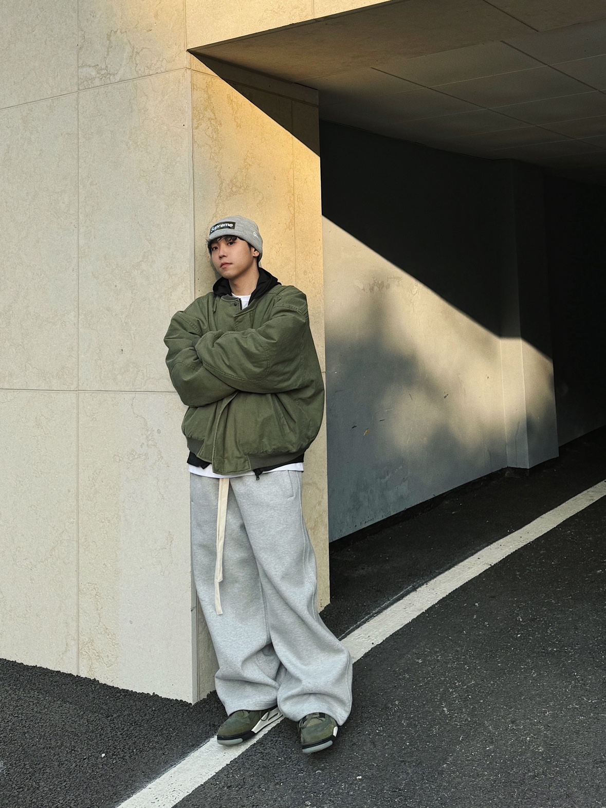 Nonnod Sulfur Dye Serge Bomber Jacket Vintage Khaki, Nonnod Scuba Pajama Pants Grey 착용 스타일 - 1