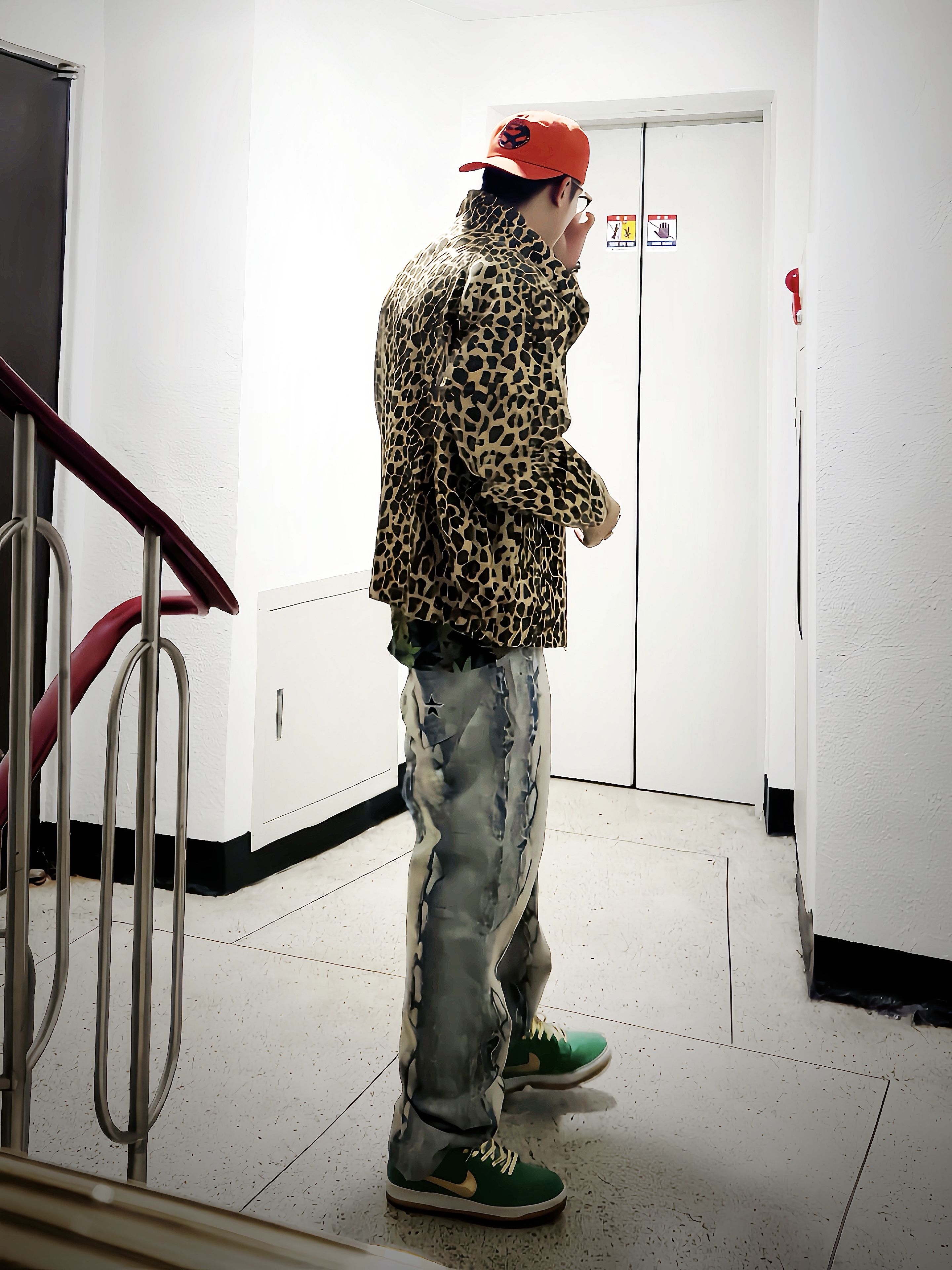 Supreme Double S 5-Panel Orange - 22SS, Supreme x The North Face Leaf S/S Top Black - 23FW 착용 스타일 - 4