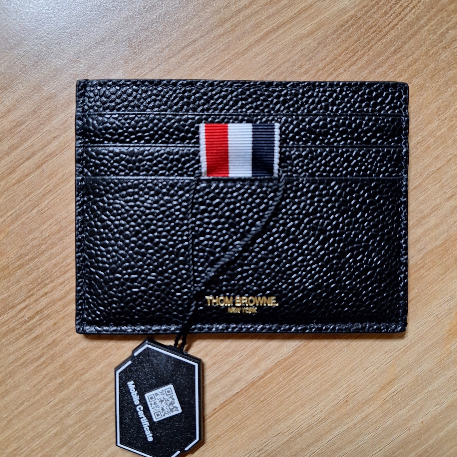 Thom Browne Pebble Grain Leather Stripe Note Compartment Card Holder Black 착용 스타일