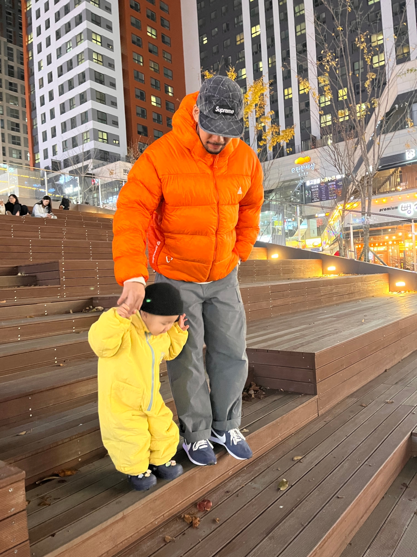 Supreme Punched Denim Camp Cap Black - 23FW, Nike ACG Therma-Fit ADV Lunar Lake Puffer Jacket Safety Orange - Asia 착용 스타일 - 1