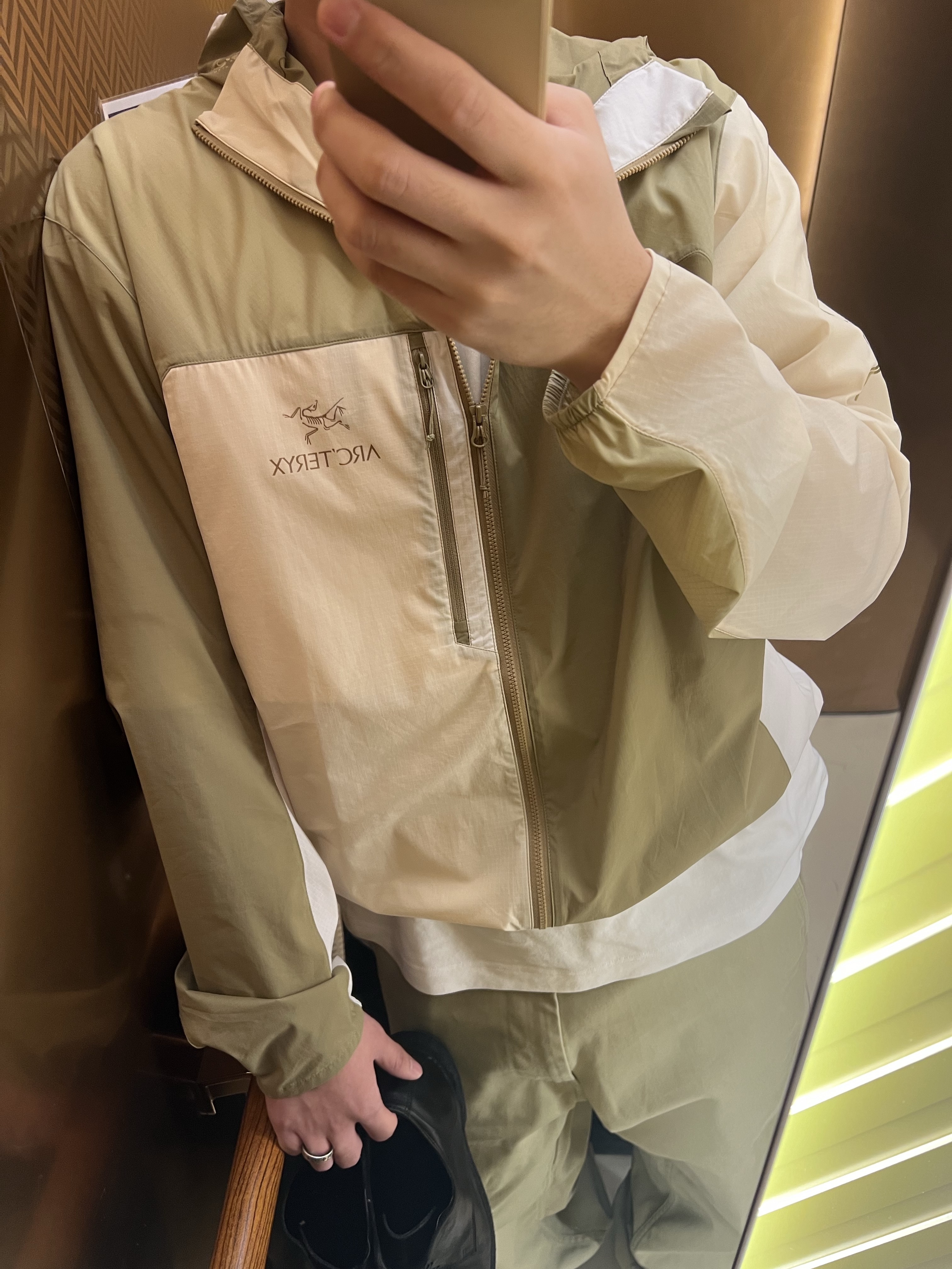 Arc'teryx x Beams Squamish Hoody Nagomi 착용 스타일