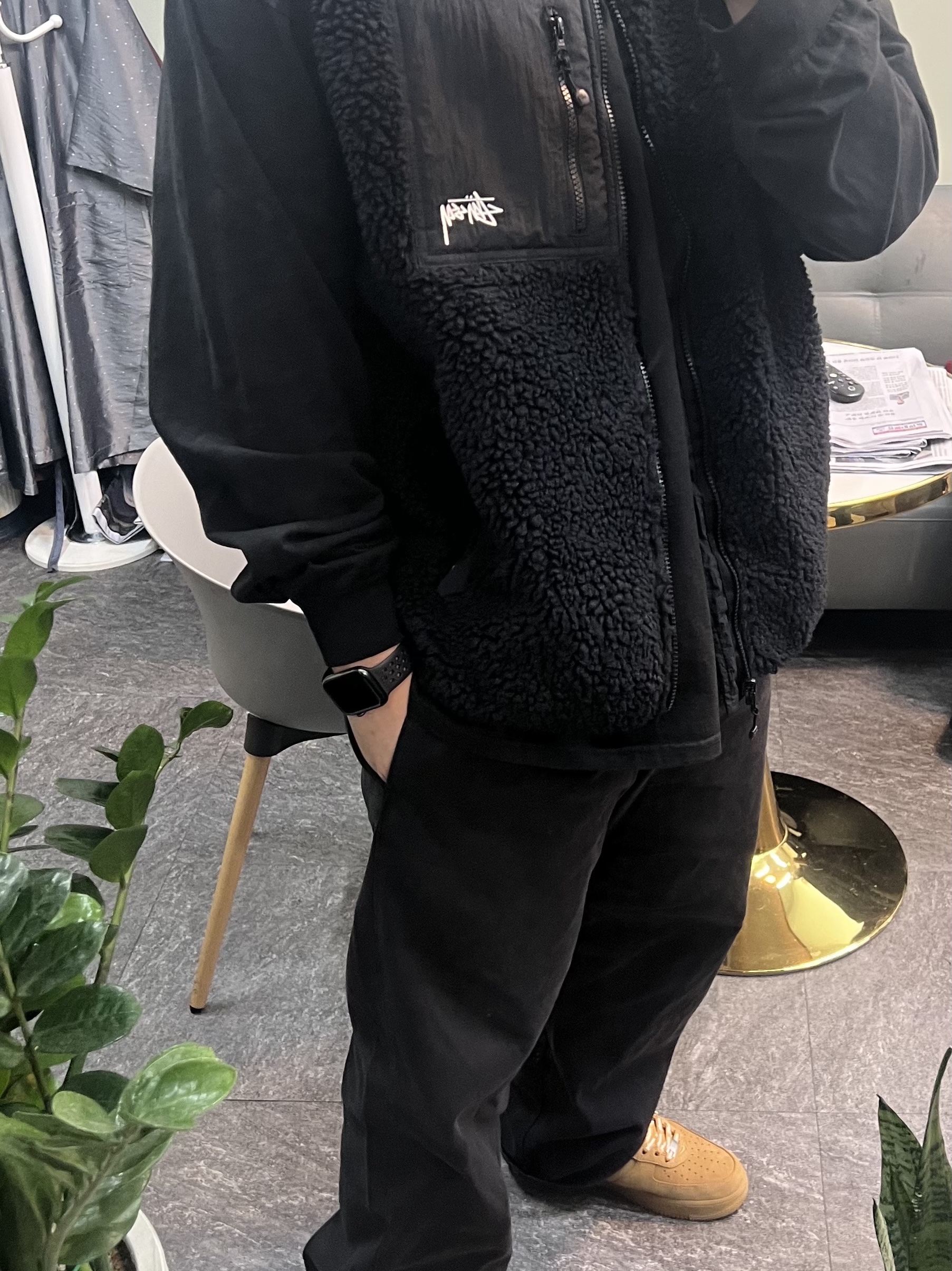 Nike x Supreme Air Force 1 Low Flax, Stussy Basic Stussy LS T-Shirt Black 착용 스타일 - 1