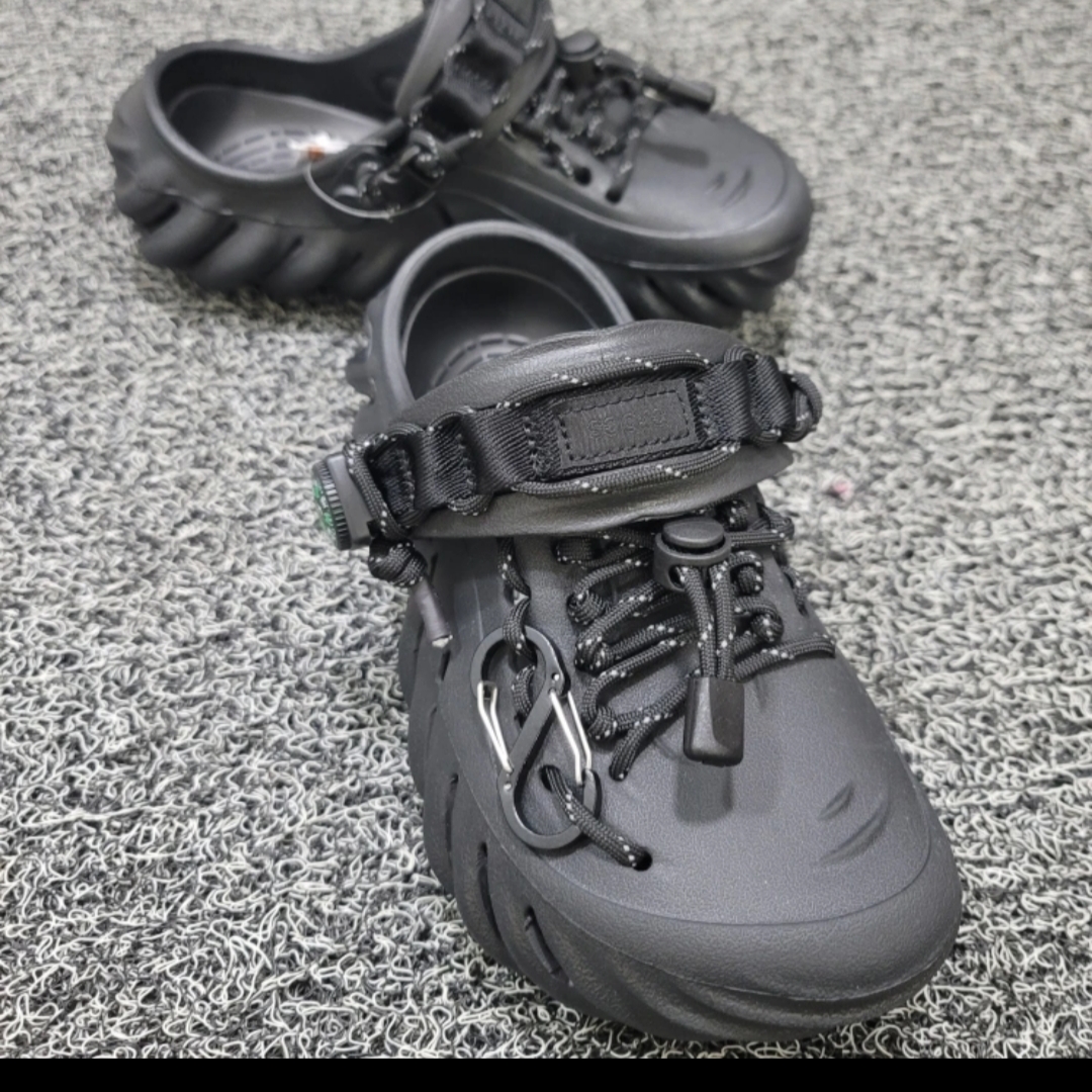 Crocs Echo Clog Black 착용 스타일