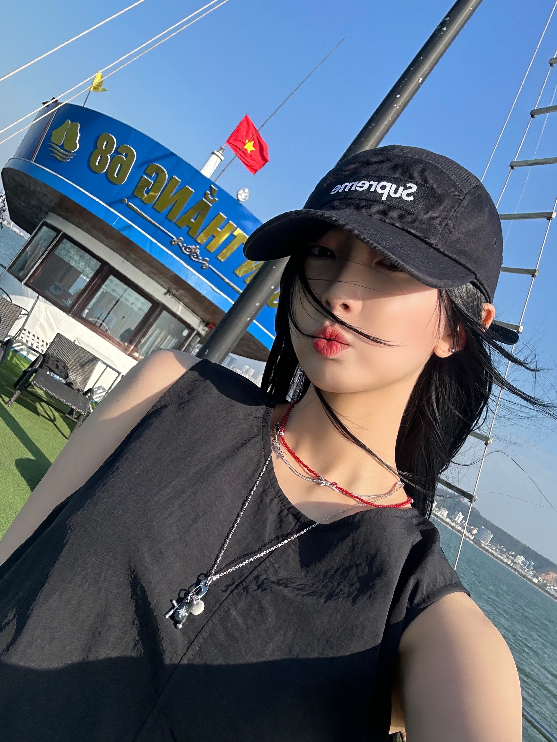 Supreme Washed Chino Twill Camp Cap Black 착용 스타일 - 1