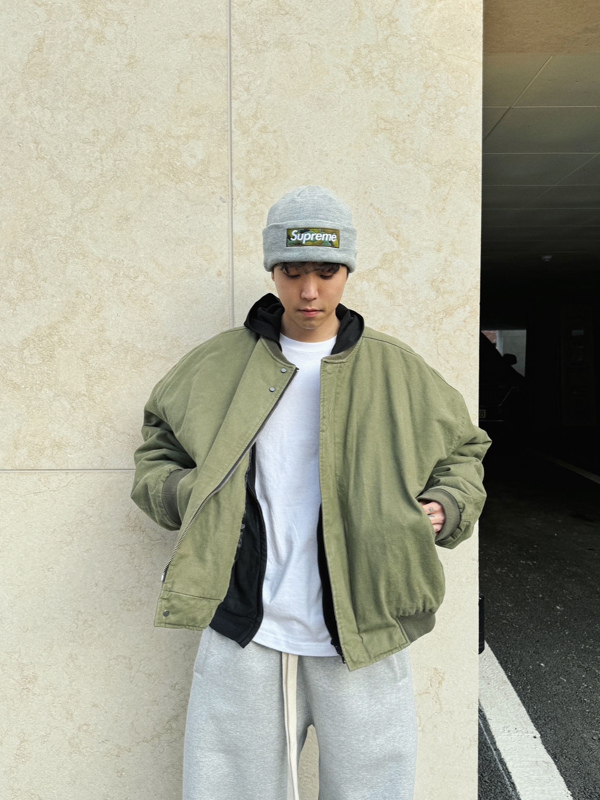 Nonnod Sulfur Dye Serge Bomber Jacket Vintage Khaki, Nonnod Scuba Pajama Pants Grey 착용 스타일 - 6