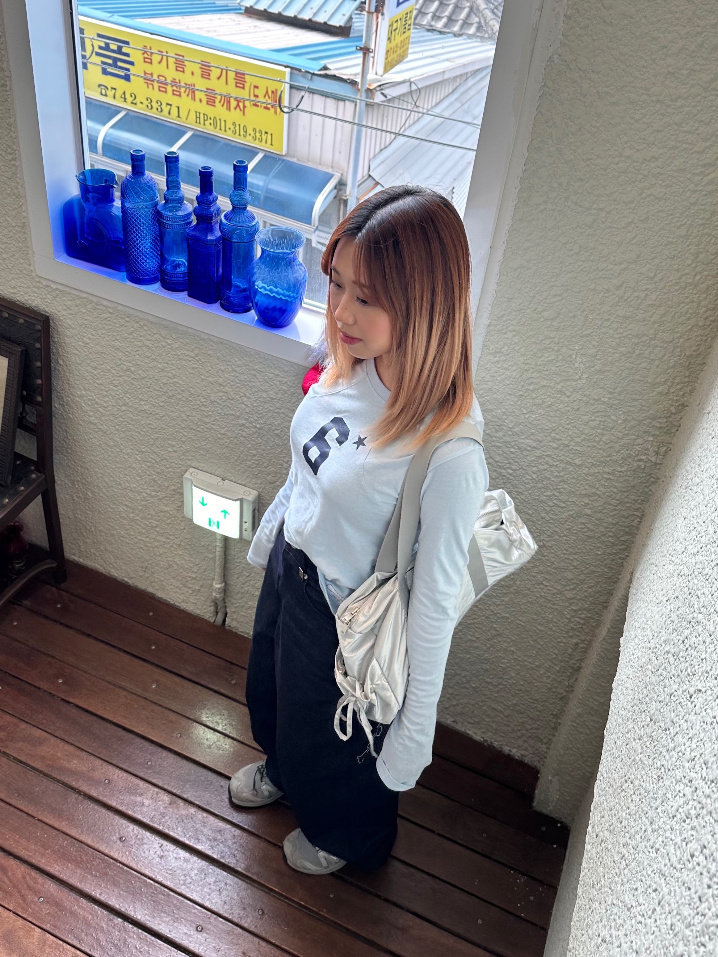 NIIER NOR Rose Balloon Denim Pants Indigo, NIIER NOR Rose Balloon Denim Pants Black 착용 스타일 - 2