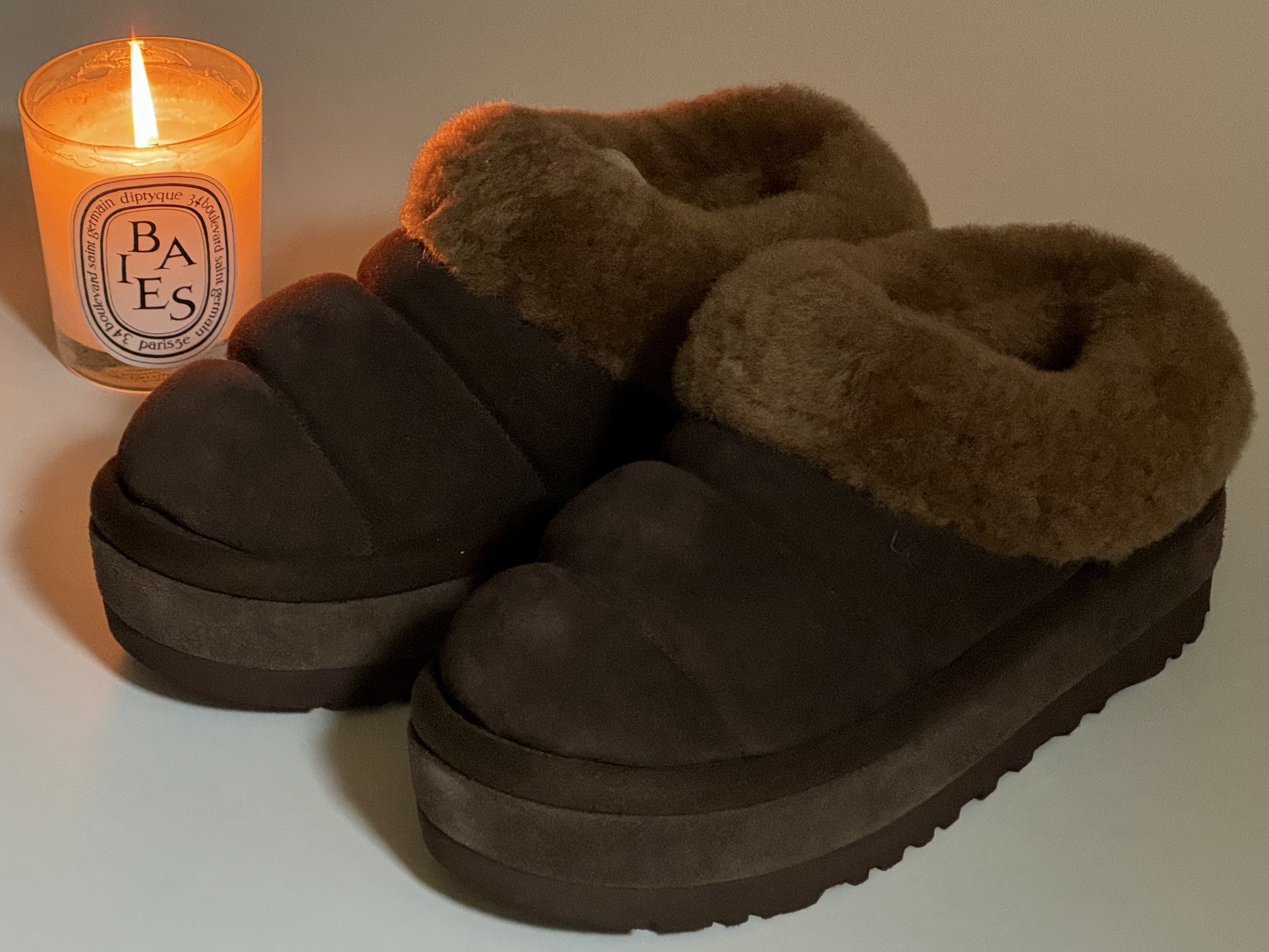 (W) UGG Tazzlita Hardwood, (W) UGG Tazzlita Chestnut 착용 스타일 - 2